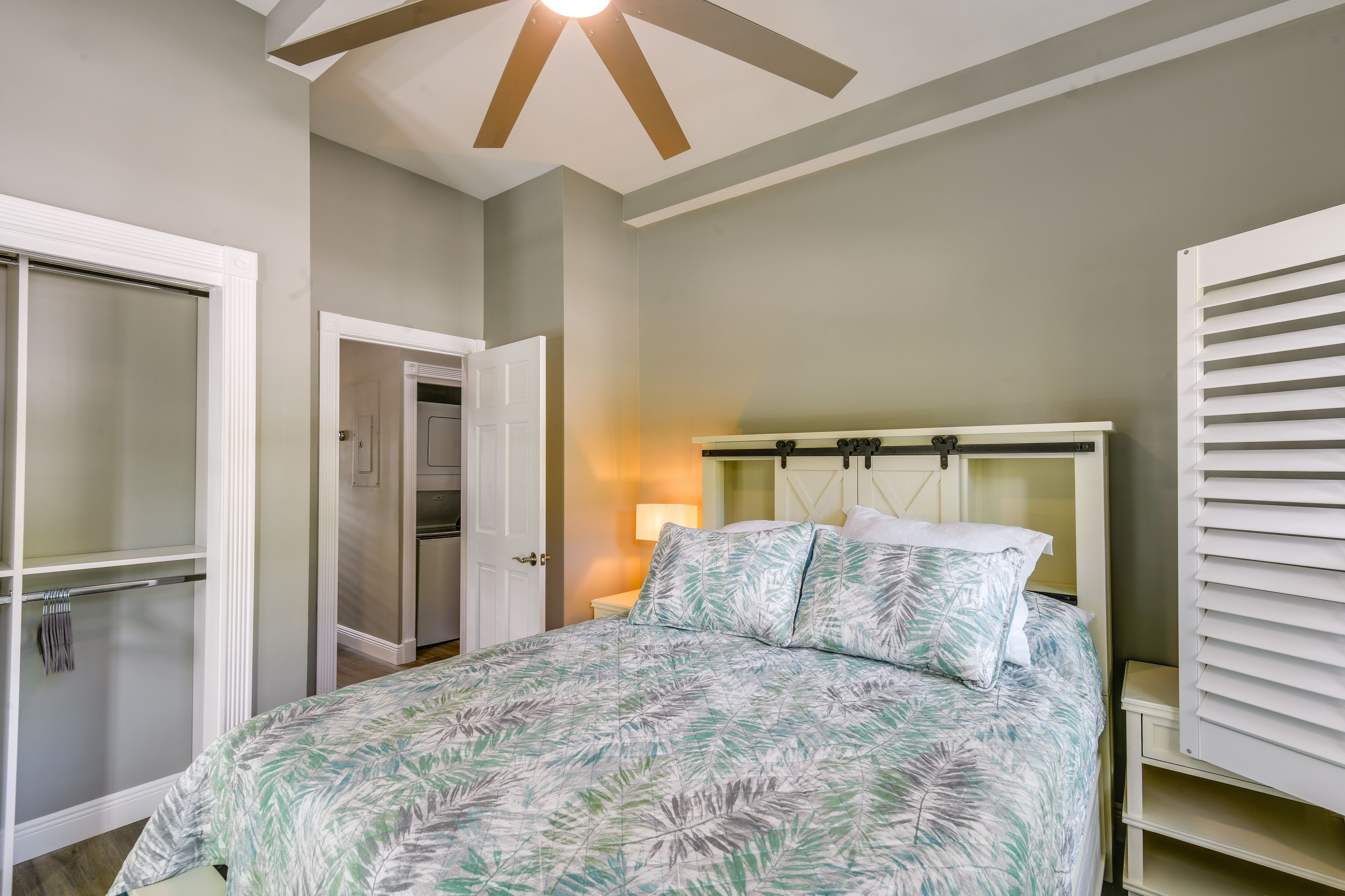 Bedroom 2 | Queen Bed | Smart TV