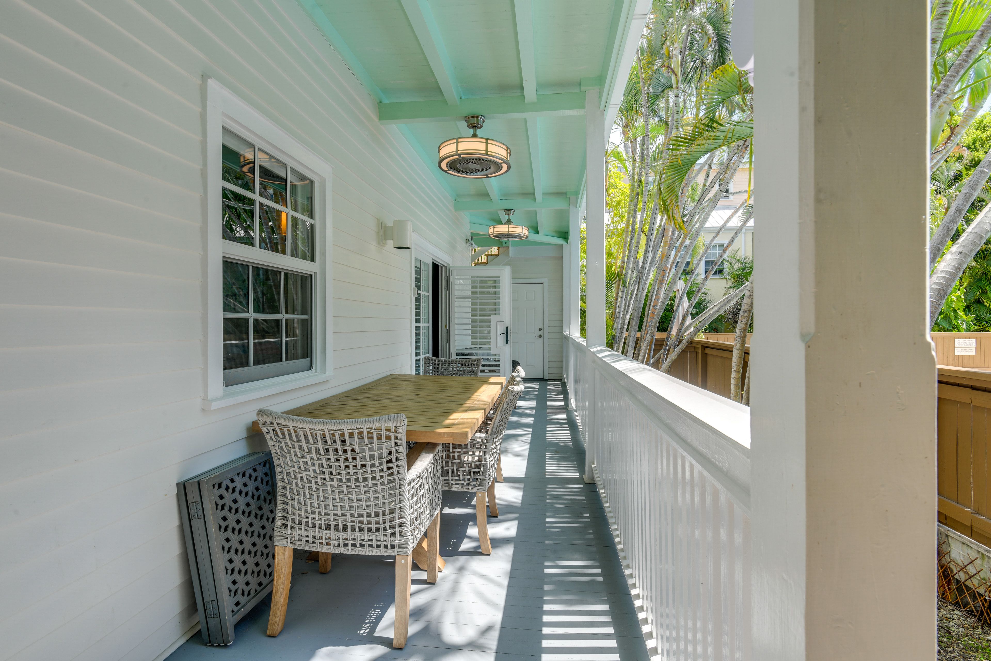 Covered Porch | Outdoor Dining Area