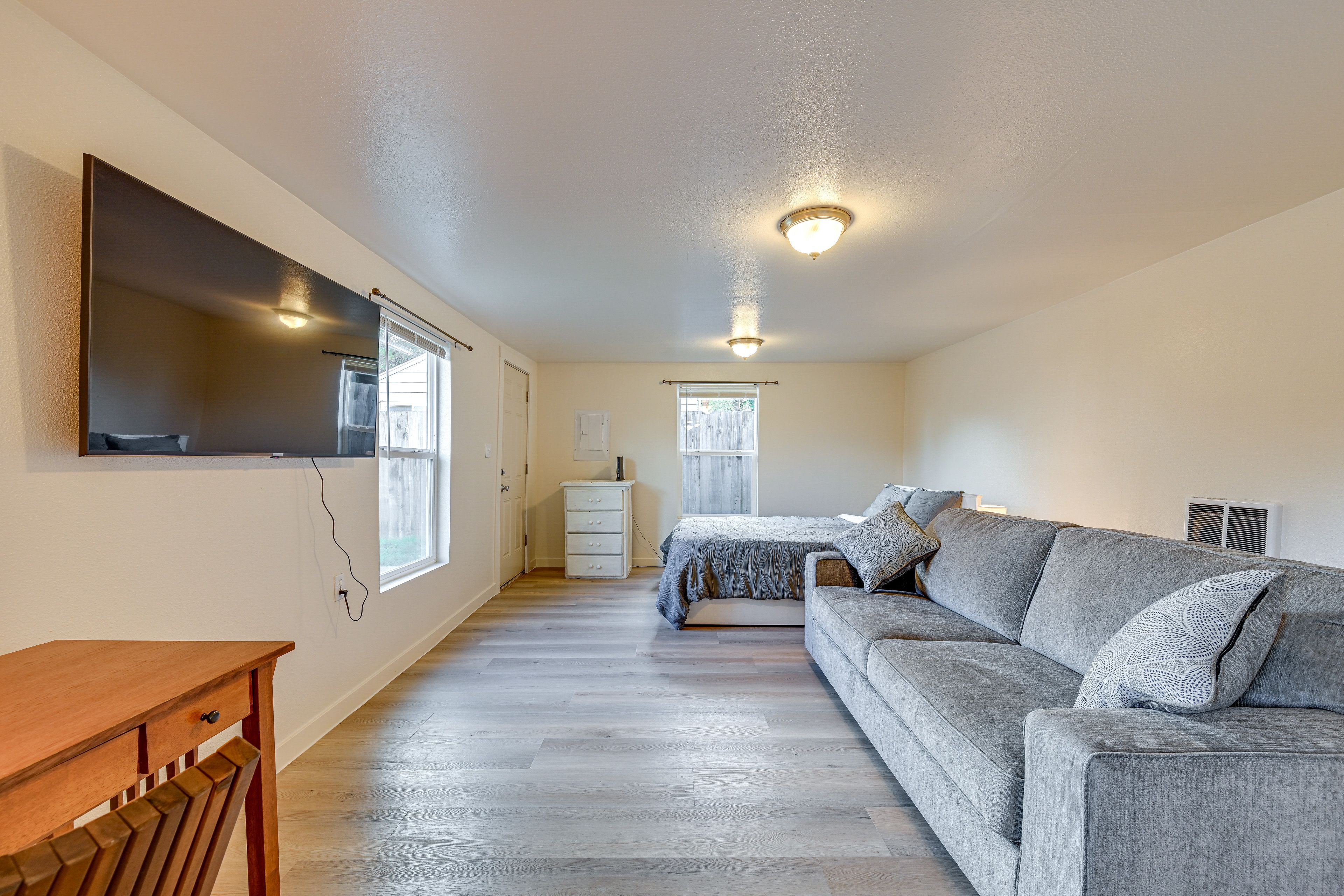 Studio | Smart TV | Queen Bed | Queen Sleeper Sofa