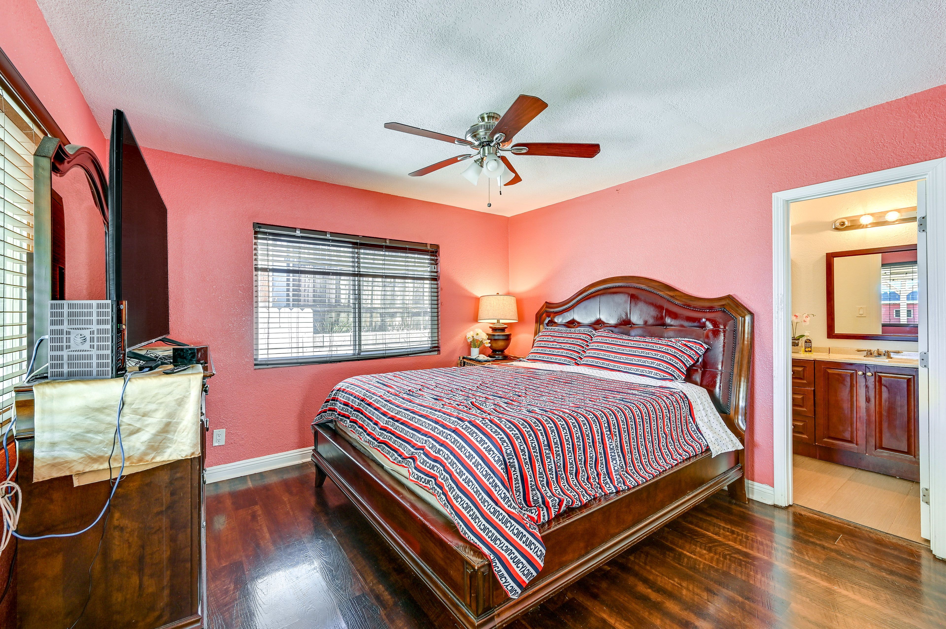 Bedroom 1 | King Bed | Smart TV | Linens Provided | En-Suite Bathroom