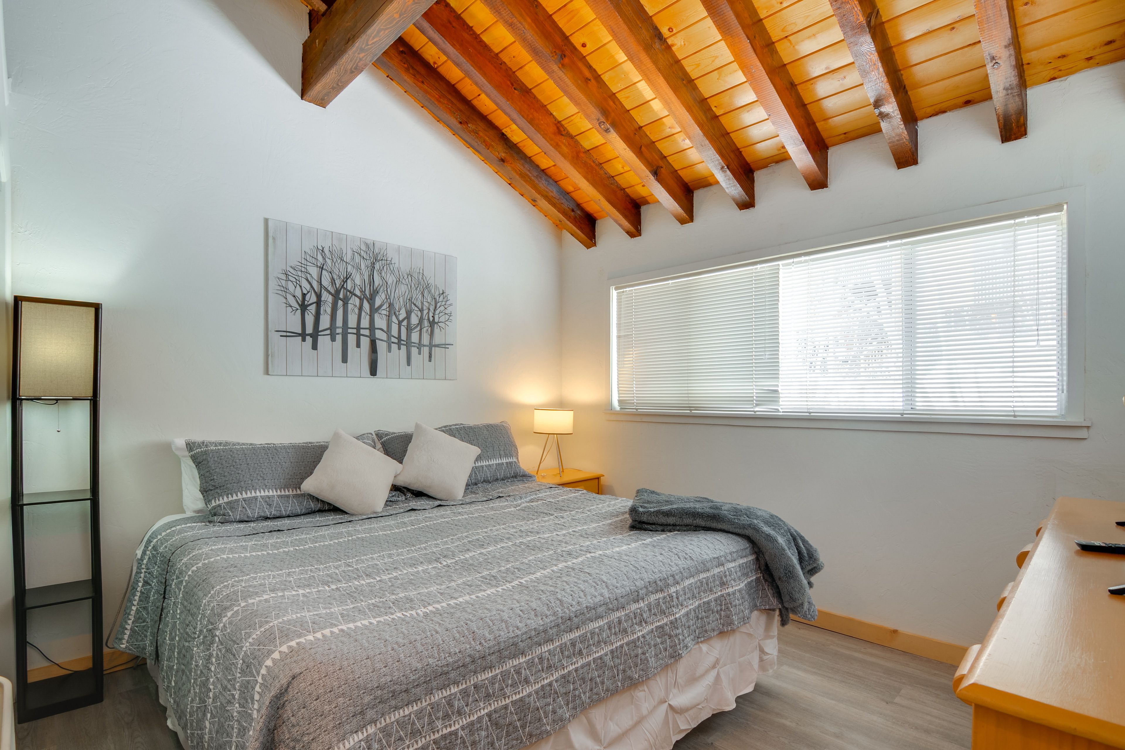 Bedroom | King Bed | Smart TV