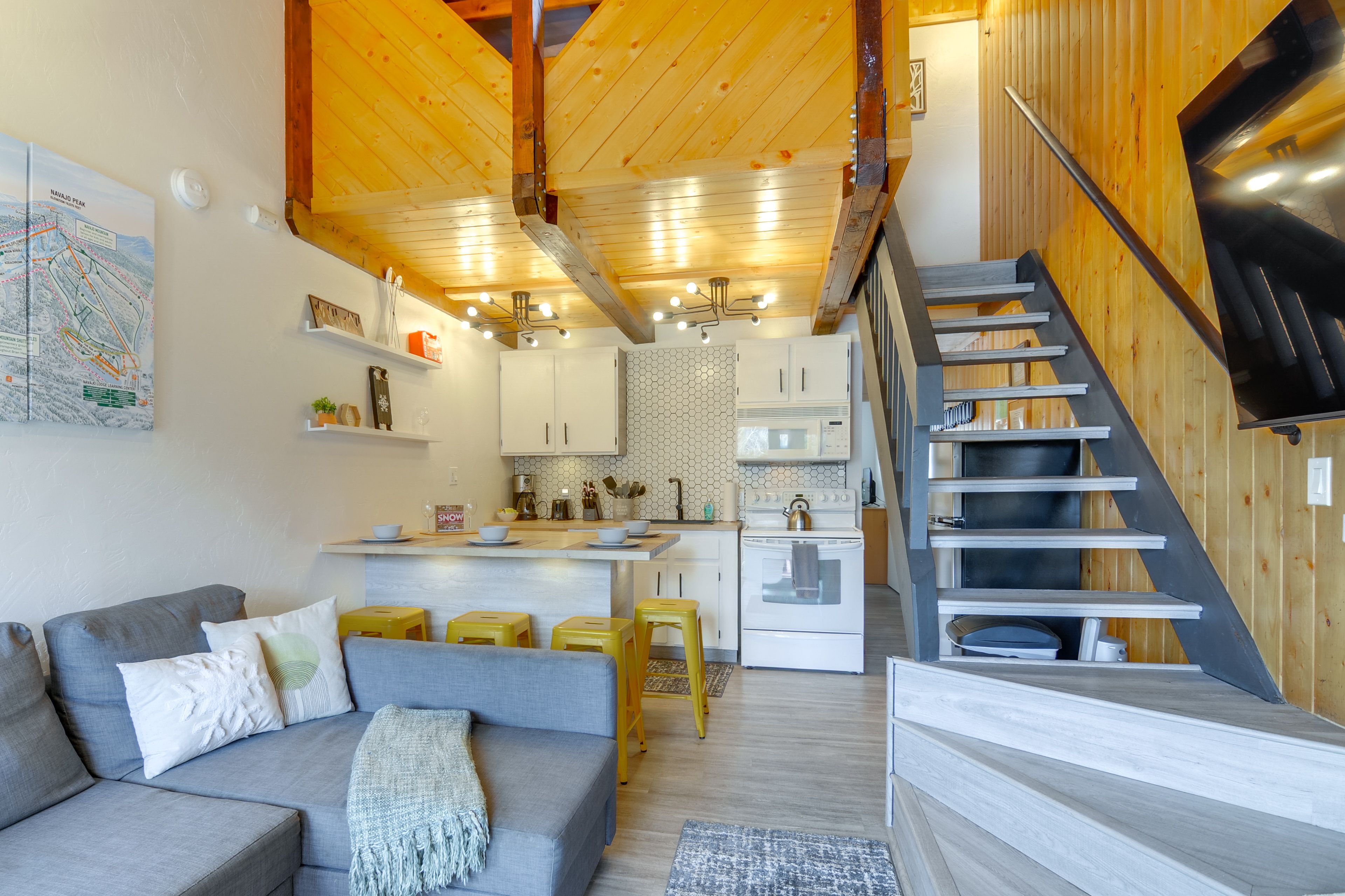 Brian Head Vacation Rental | 1BR | 1.5BA | Stairs Required | 610 Sq Ft