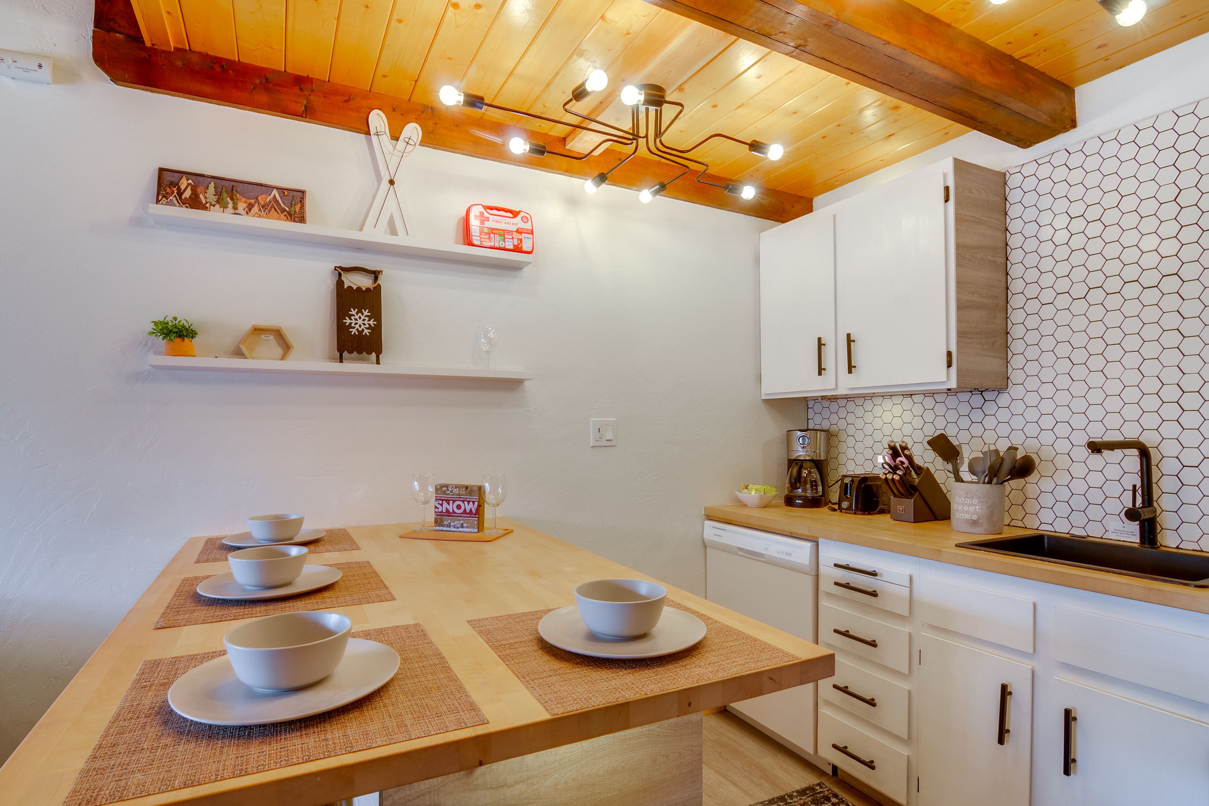 Kitchen | Breakfast Bar