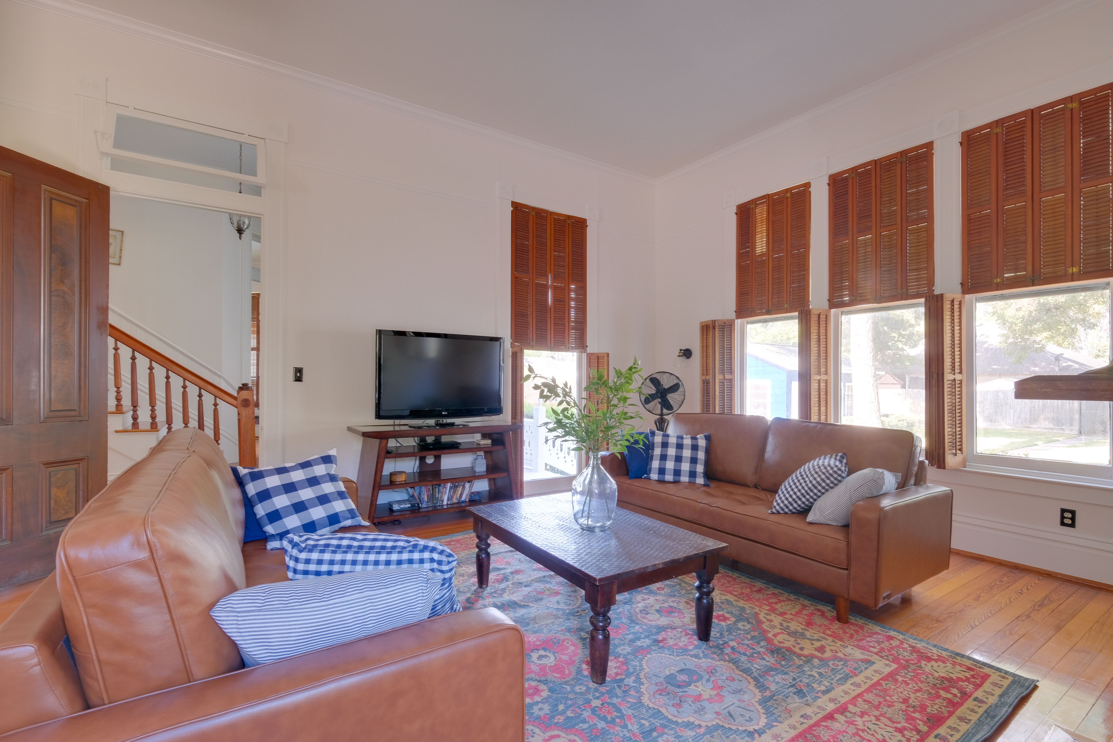 Living Room | Flat-Screen TV