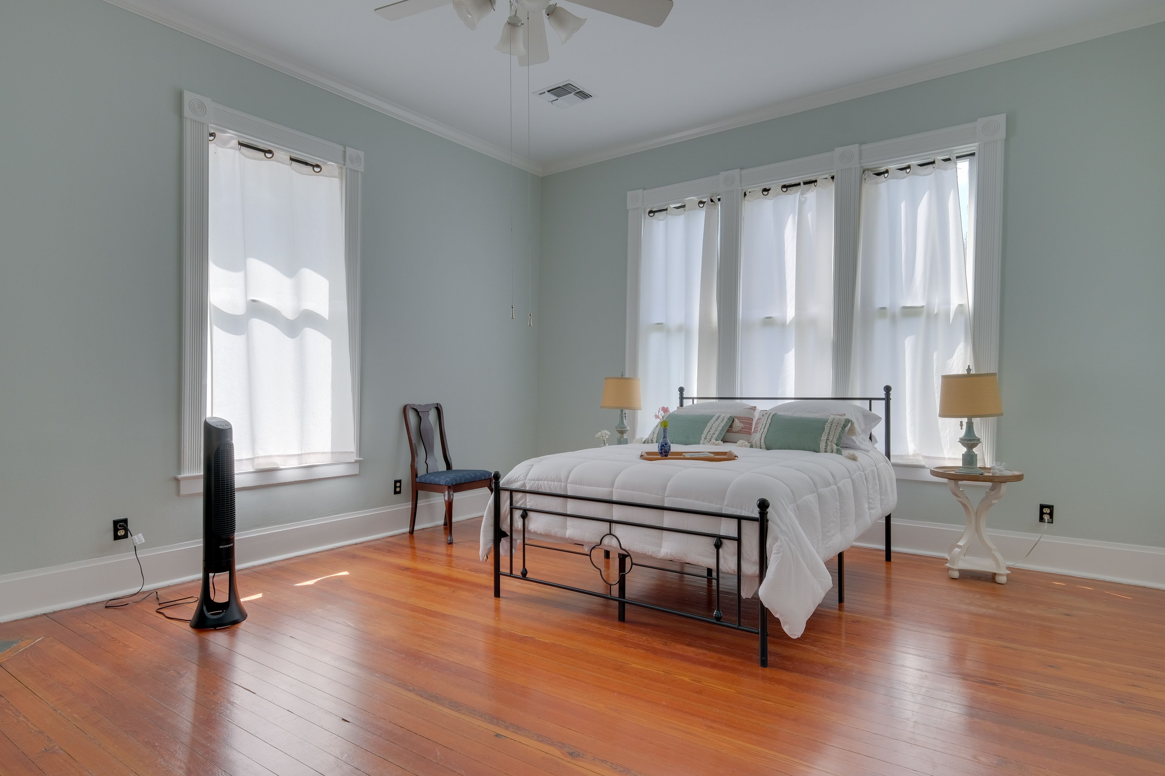 Bedroom 3 | Queen Bed