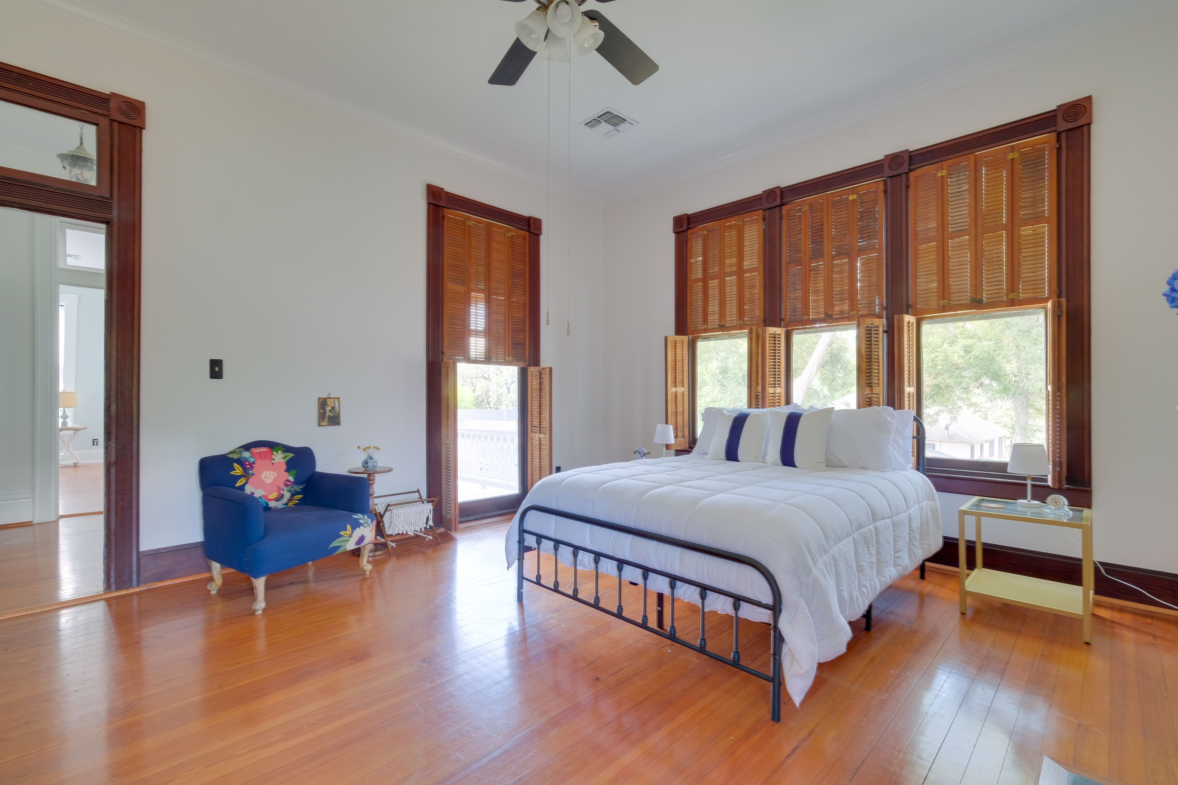 Bedroom 4 | Queen Bed