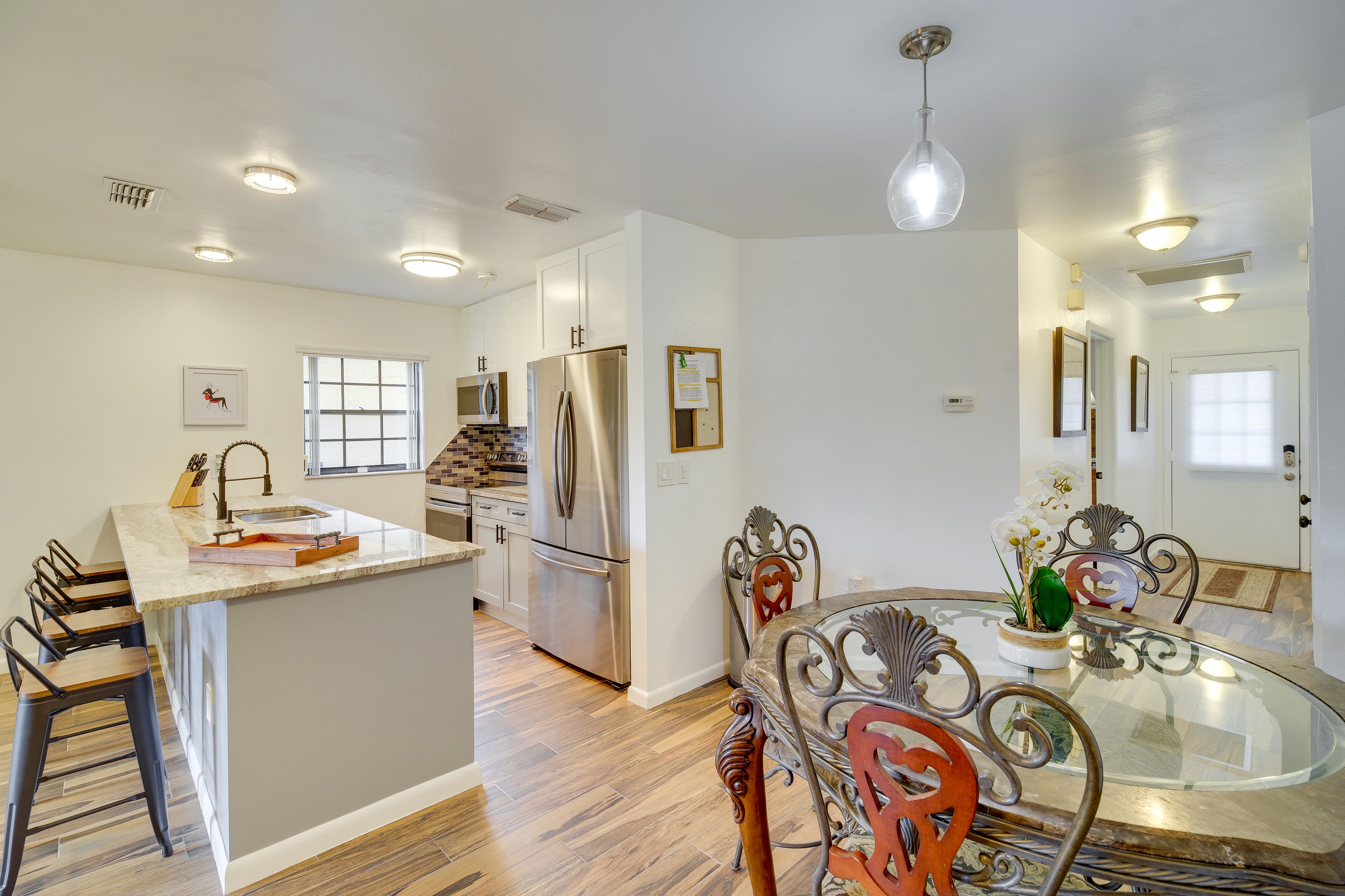 Dining Area | Dishware & Flatware Provided