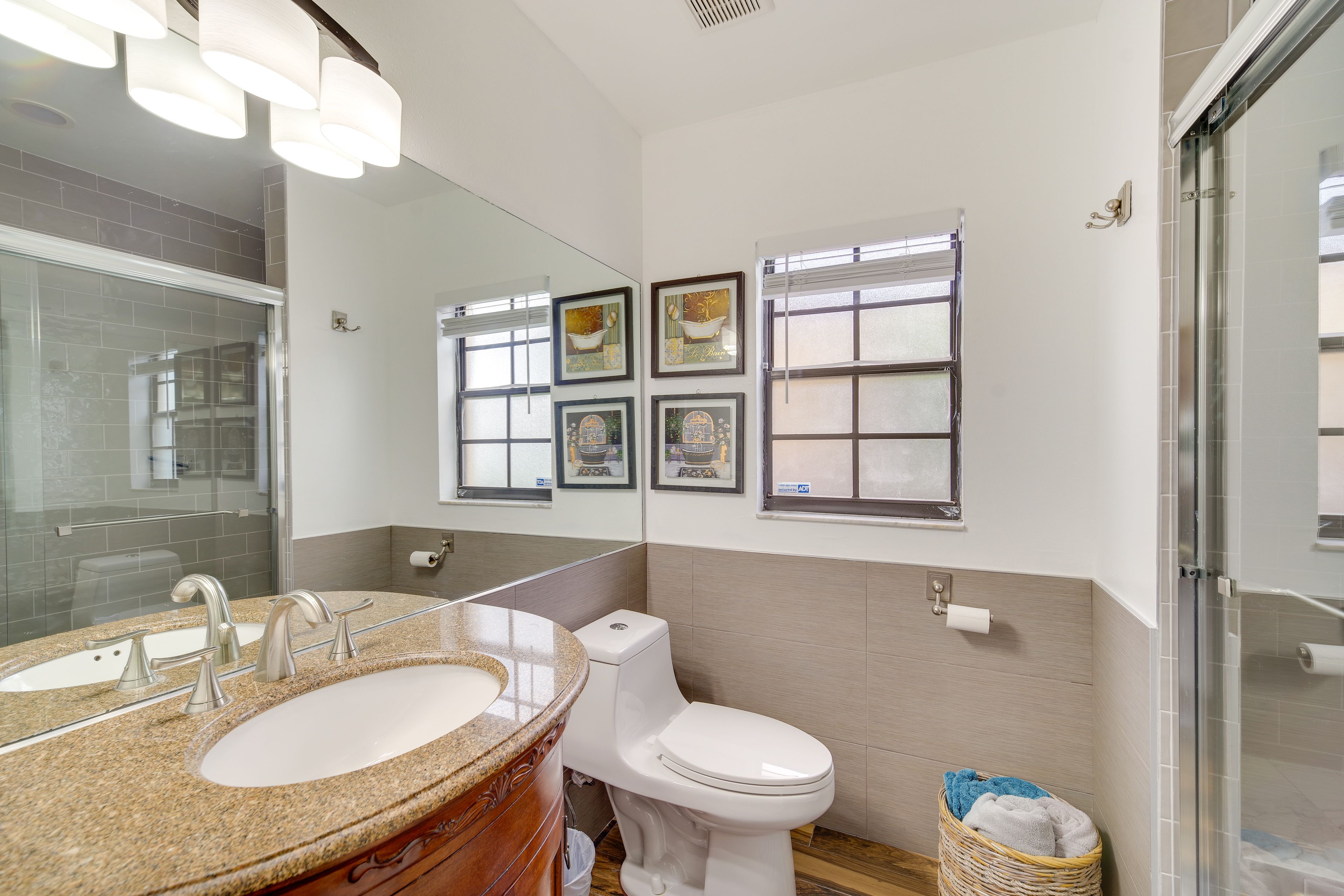 Full Bath | Complimentary Toiletries | Towels Provided