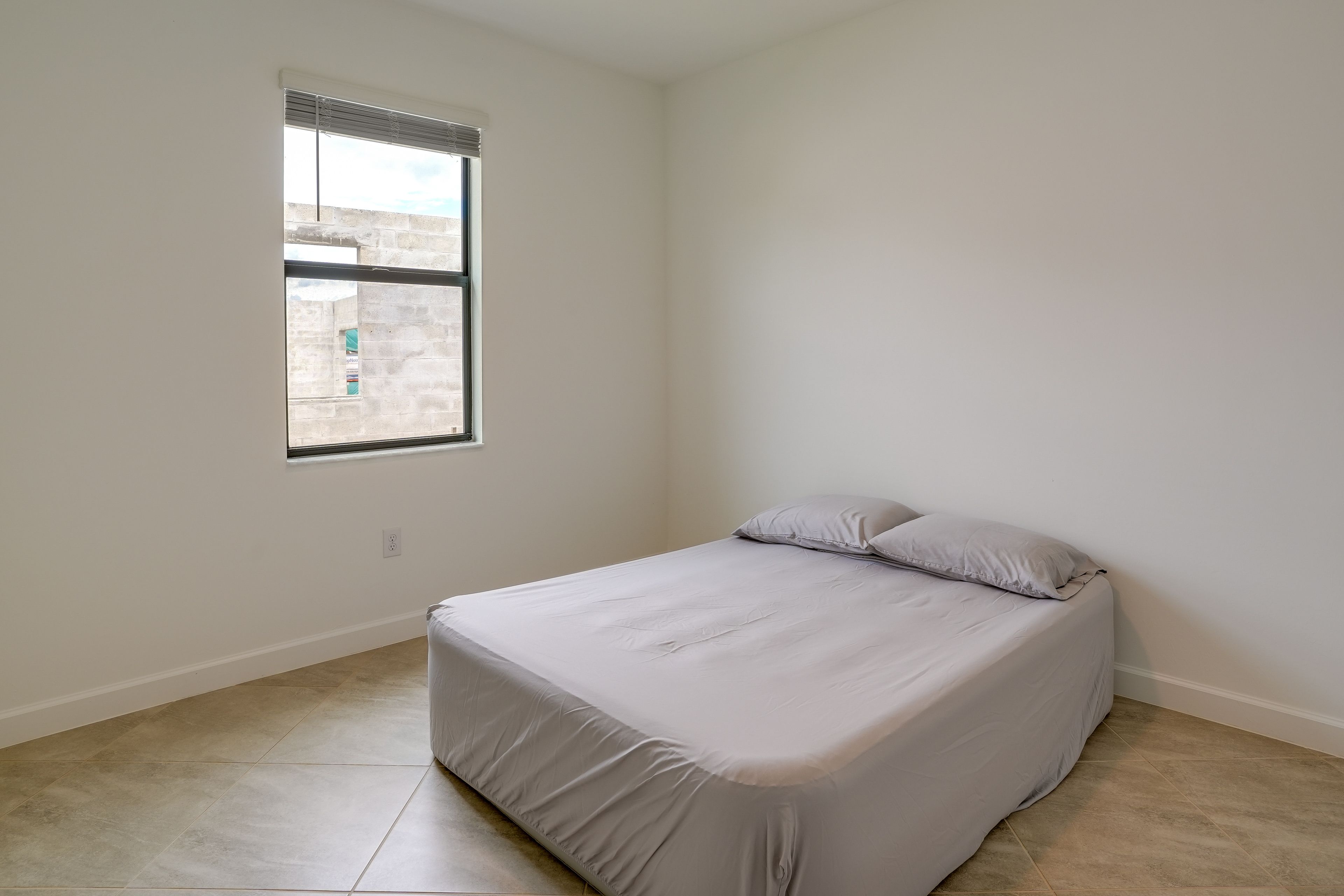 Den | Queen Air Mattress