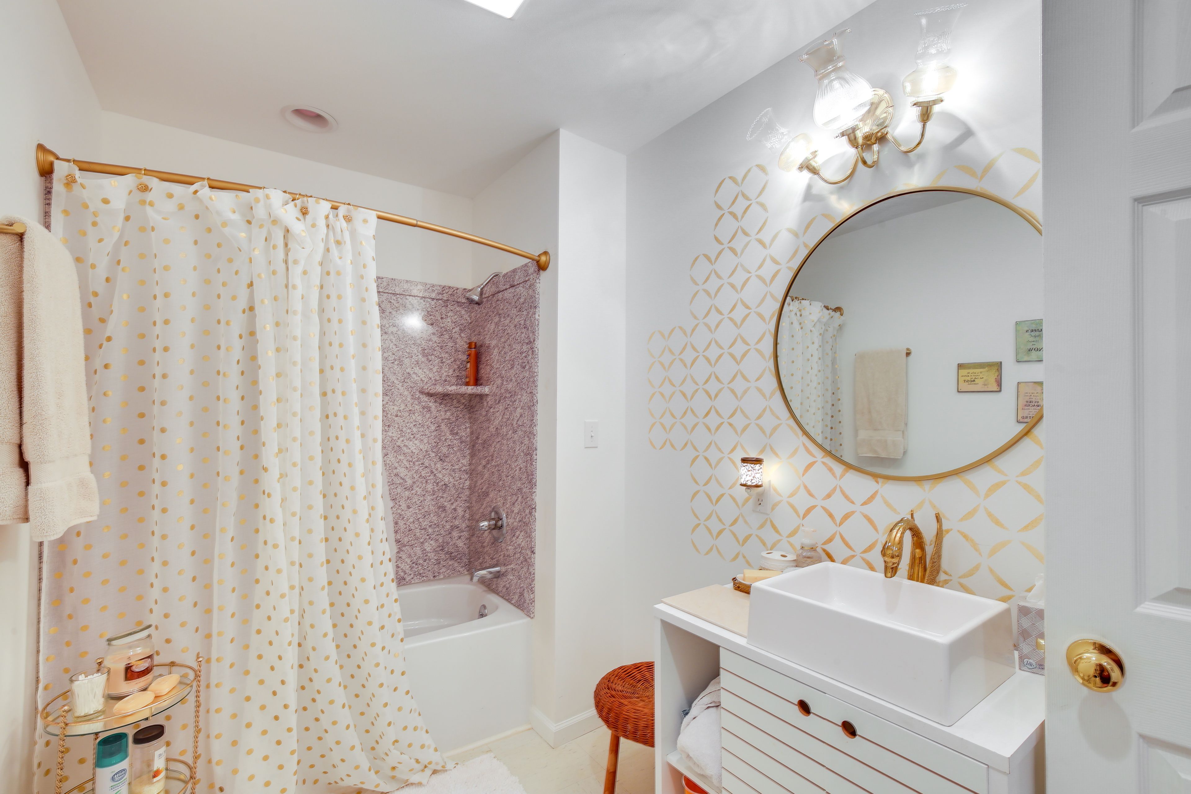 Full Bath | 1st Floor