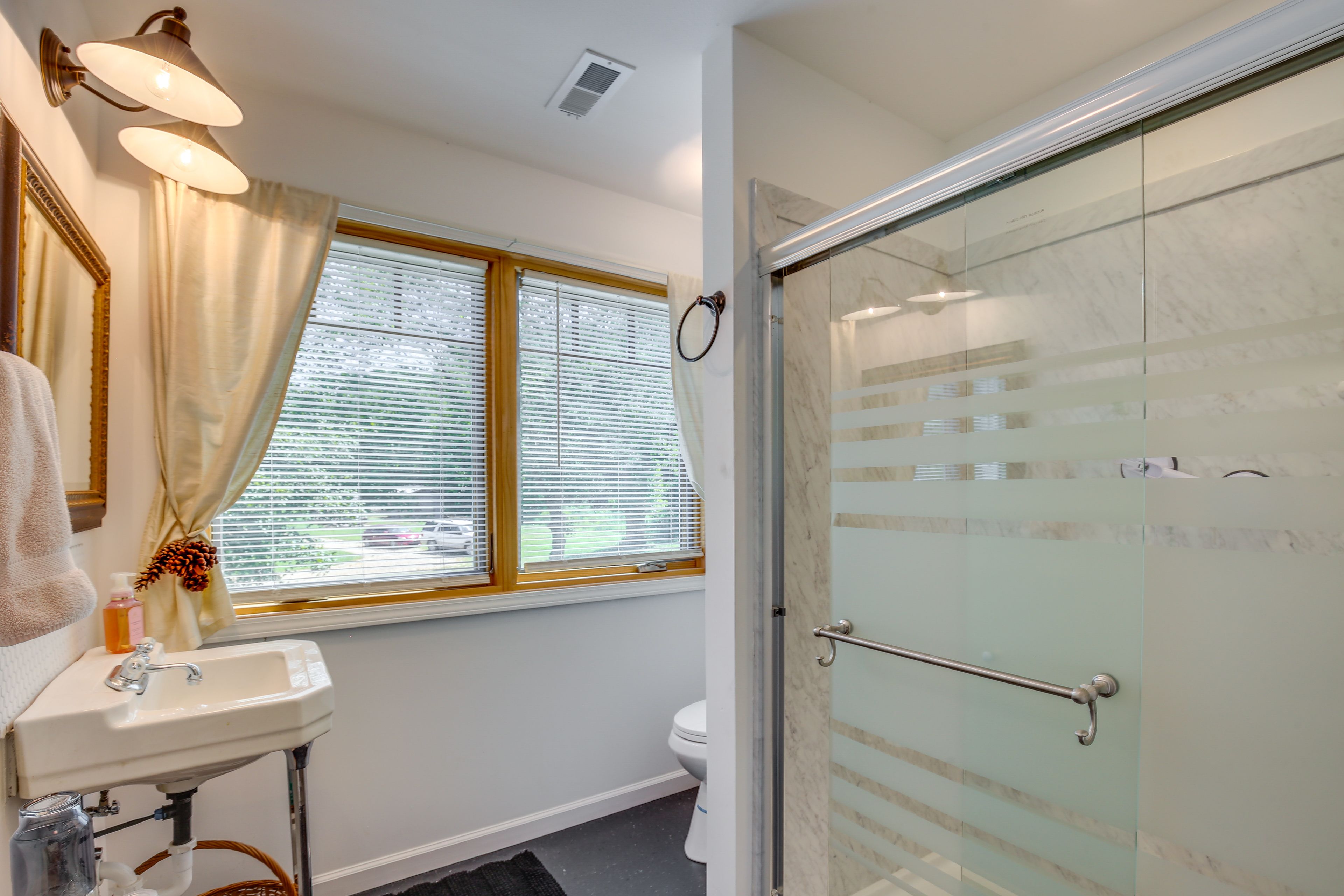 Full Bath | Complimentary Toiletries | Towels Provided