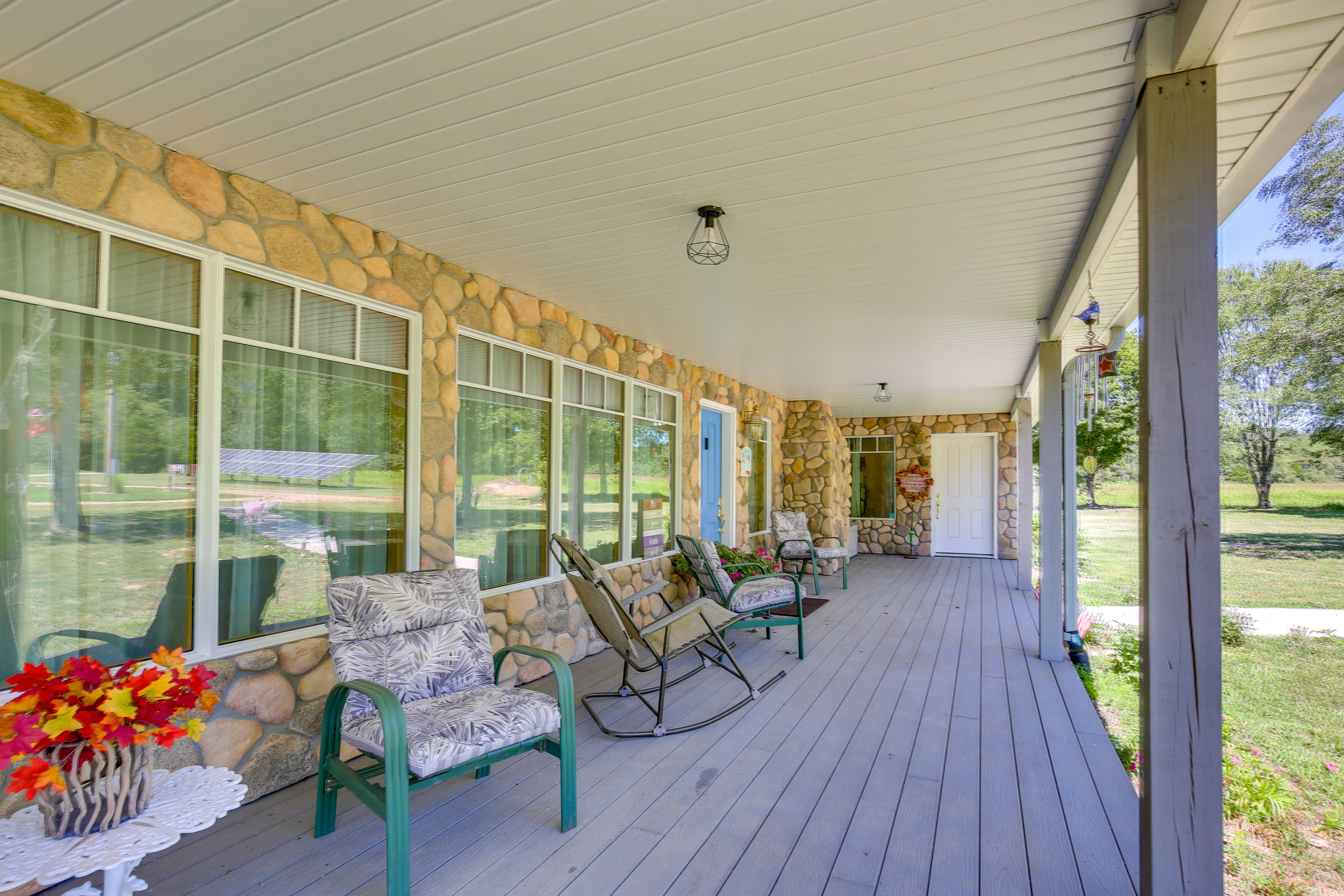 Covered Front Porch | Seating