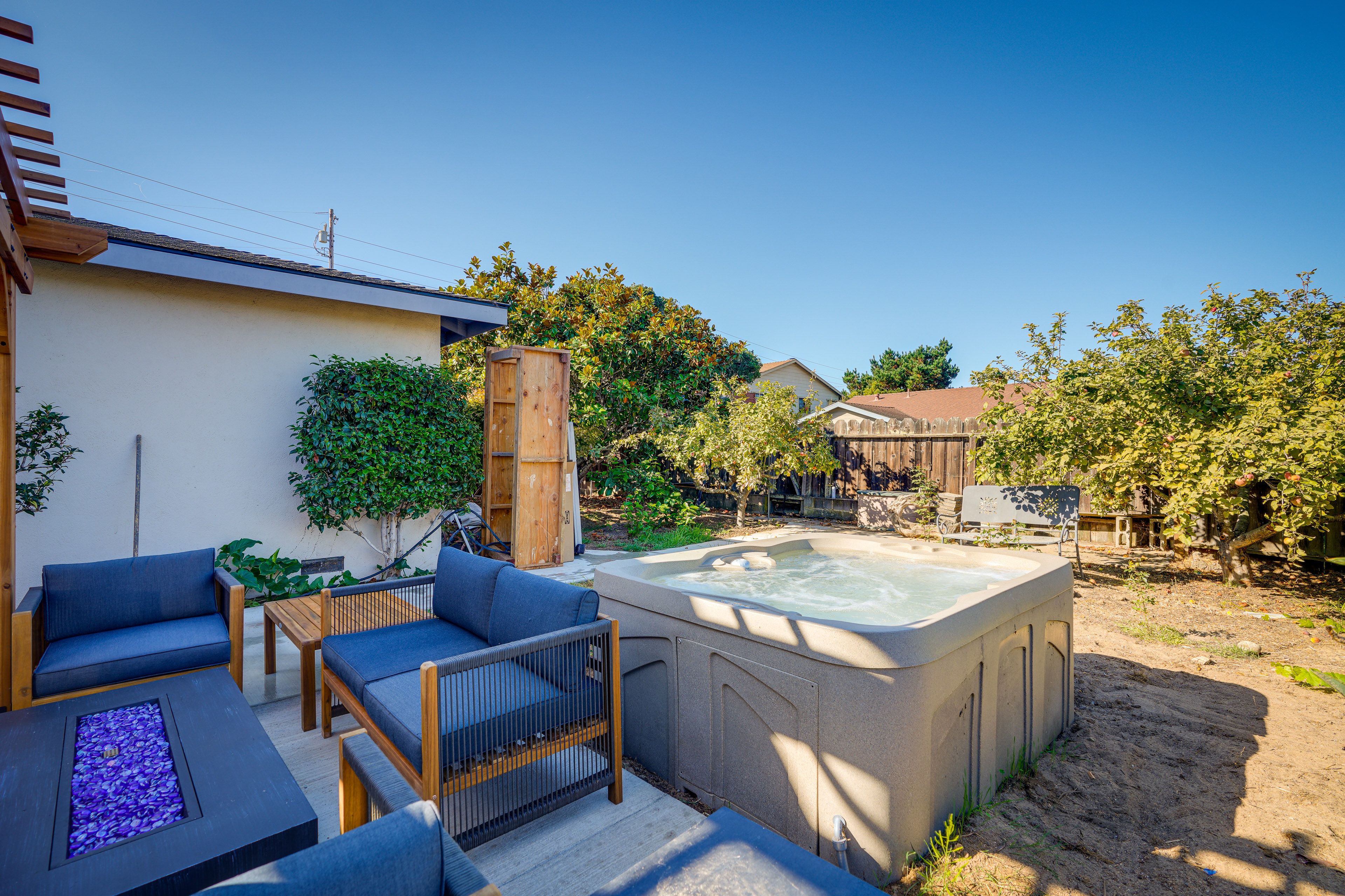 4-Person Hot Tub
