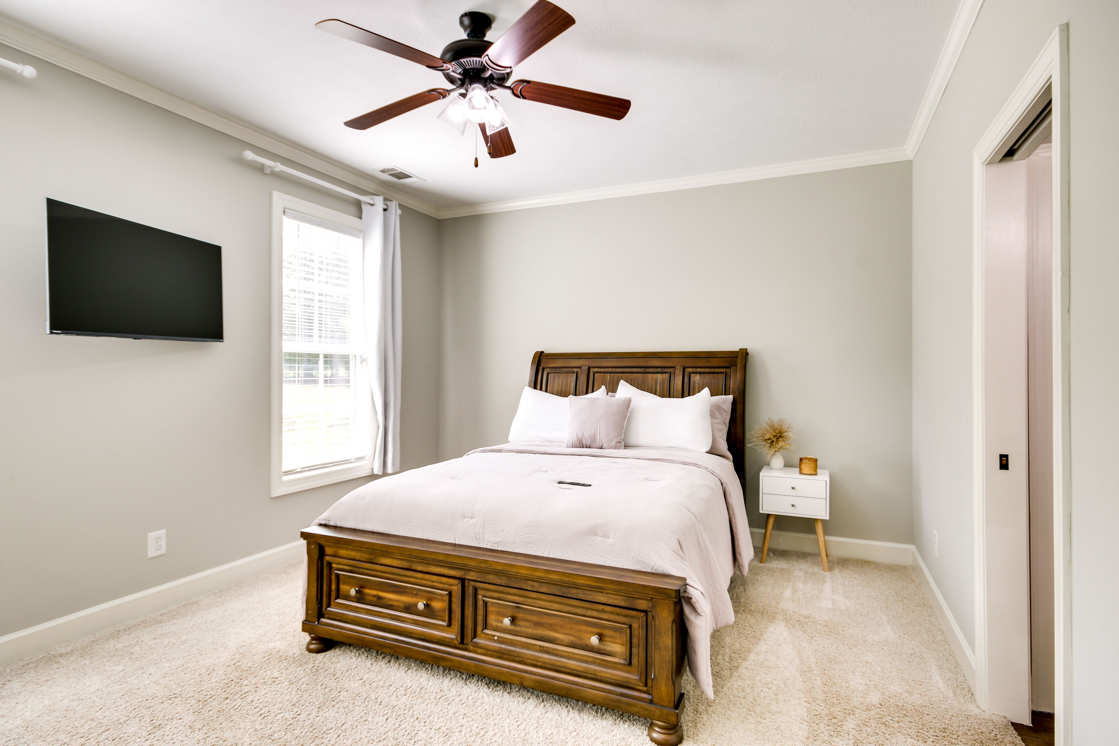 Bedroom 3 | Queen Bed