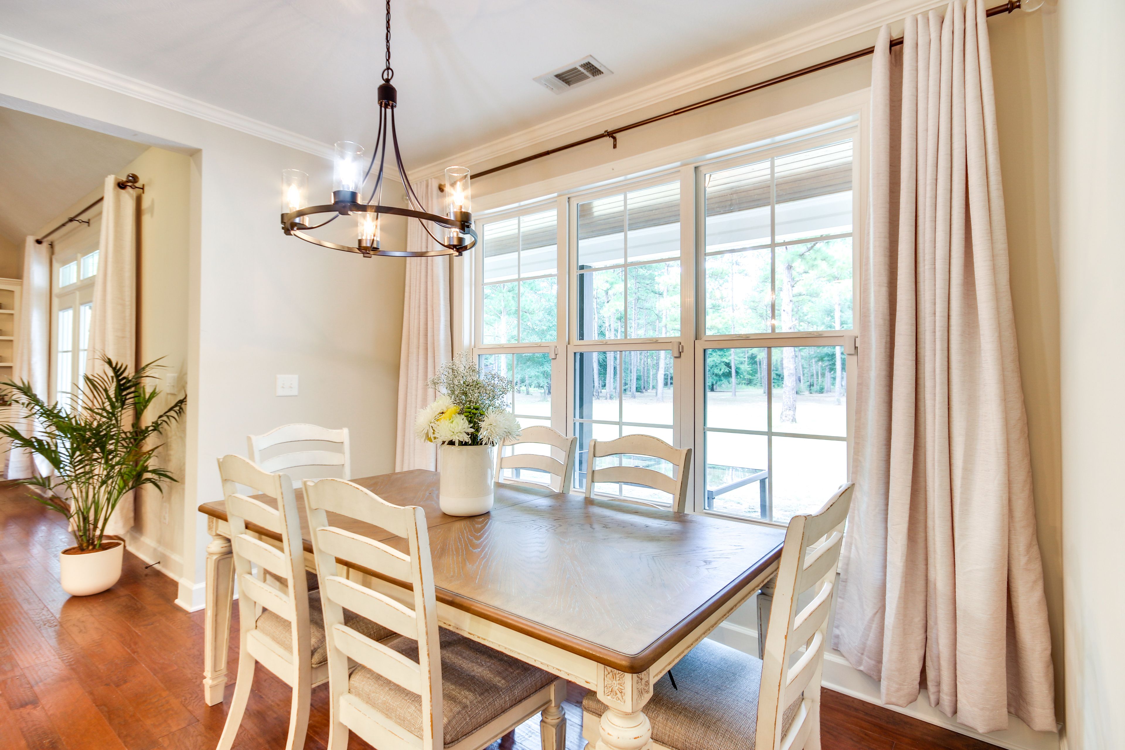 Dining Room | Dishware & Flatware Provided