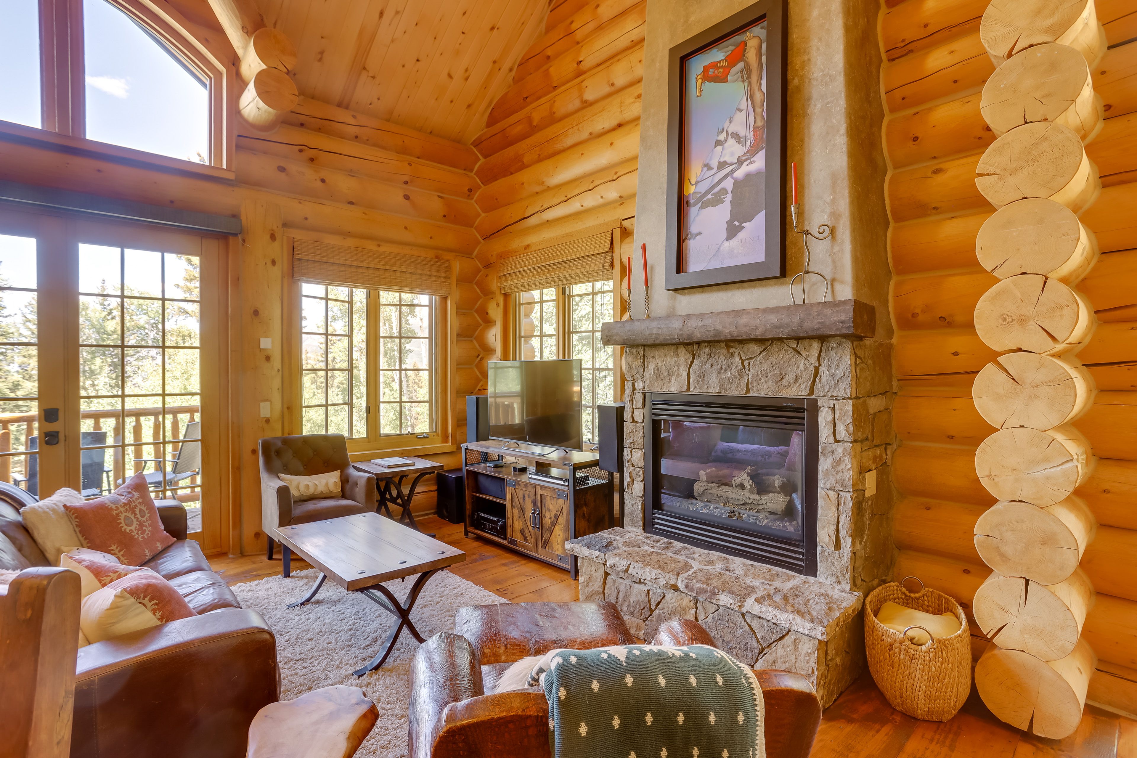 Living Room | Free WiFi | Smart TV | Gas Fireplace