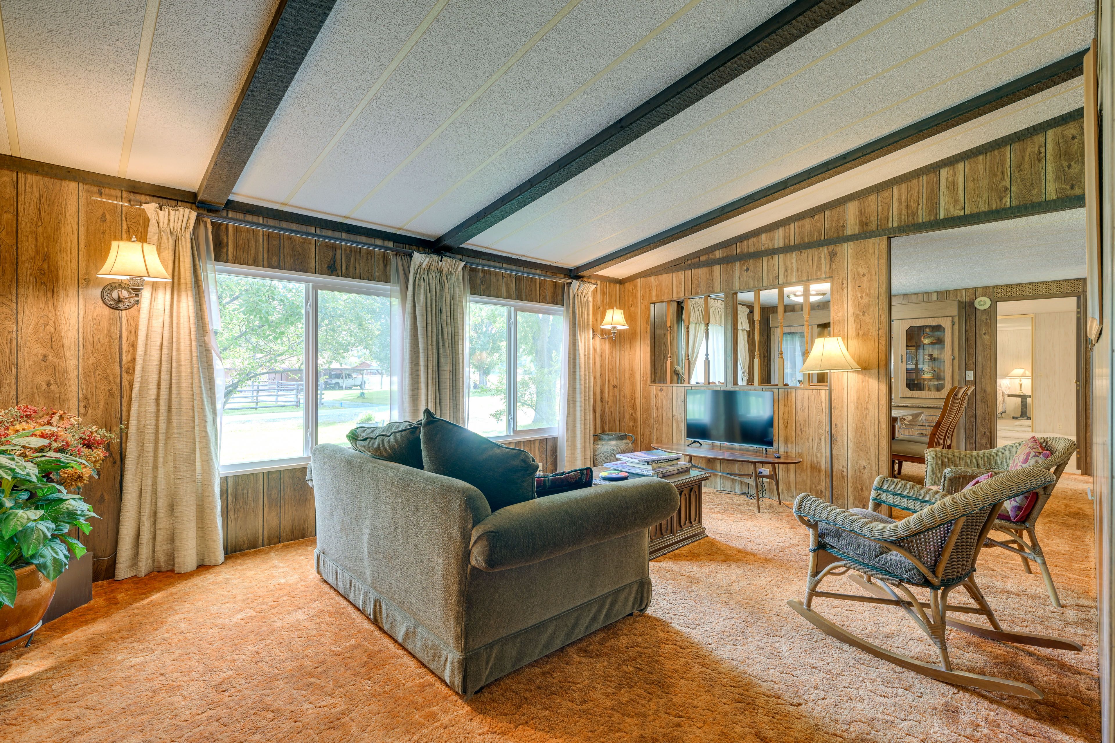 Living Room | Free WiFi | Smart TV
