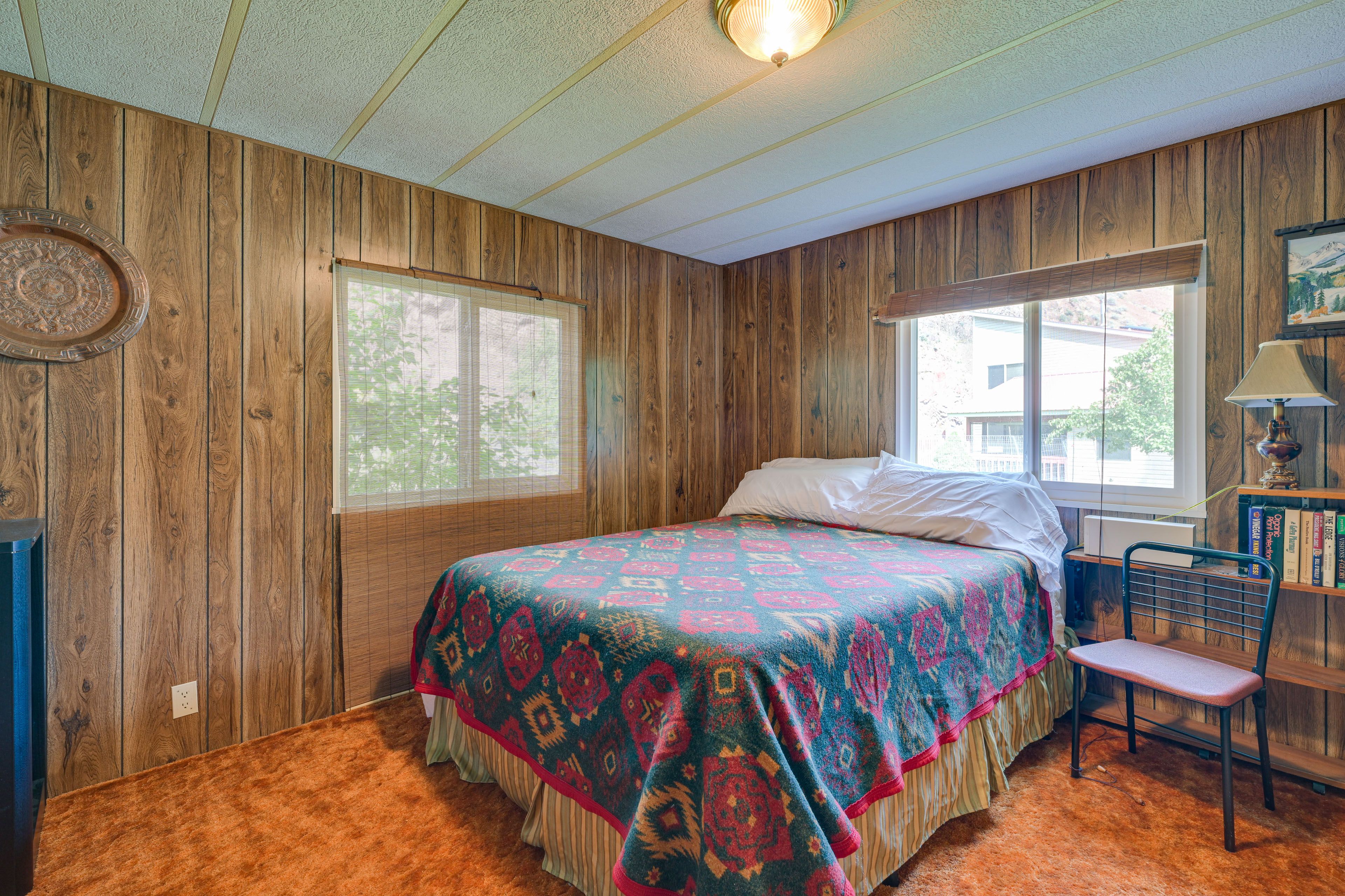 Bedroom 3 | Queen Bed