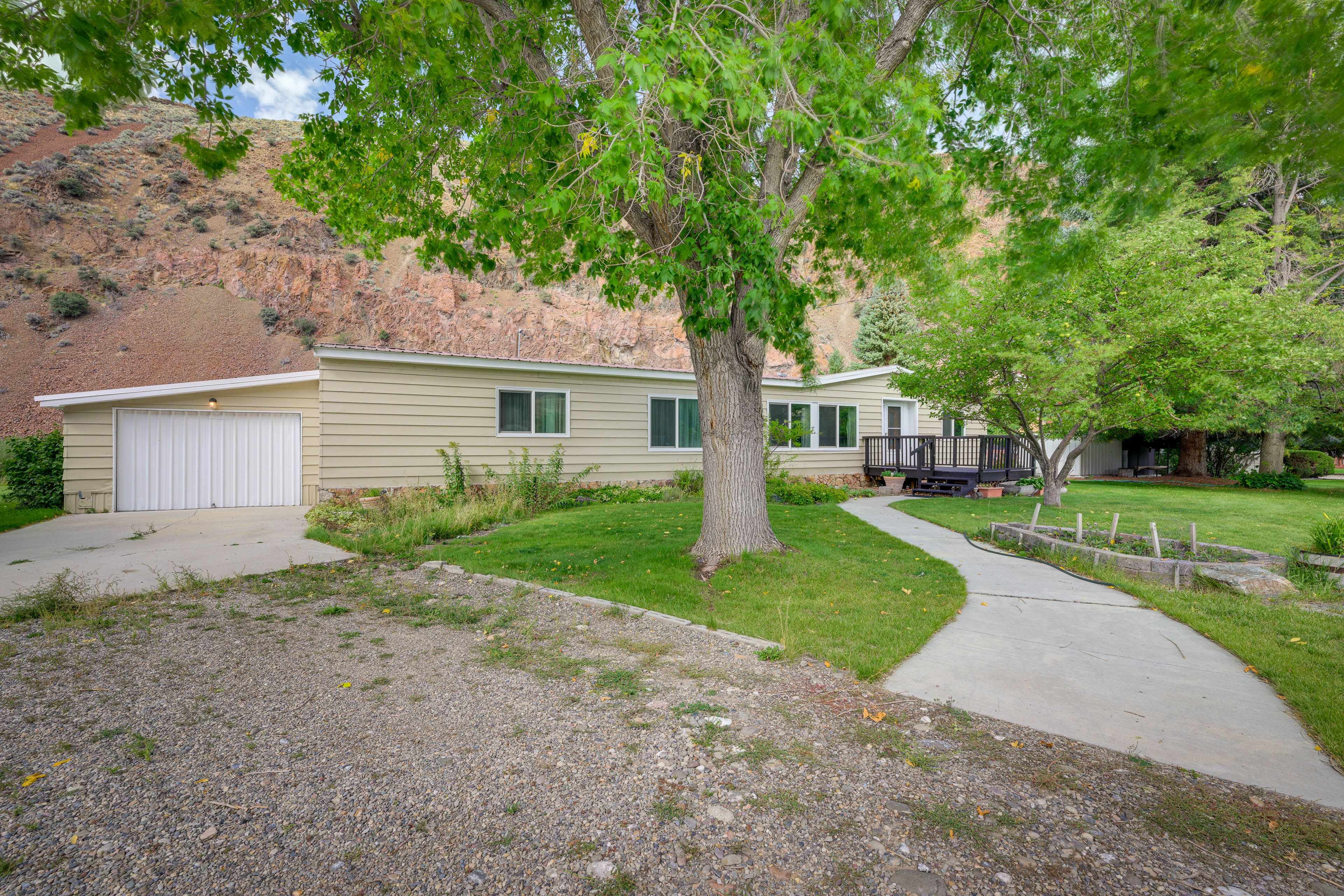 Parking | Driveway (5 Vehicles) | RV Parking