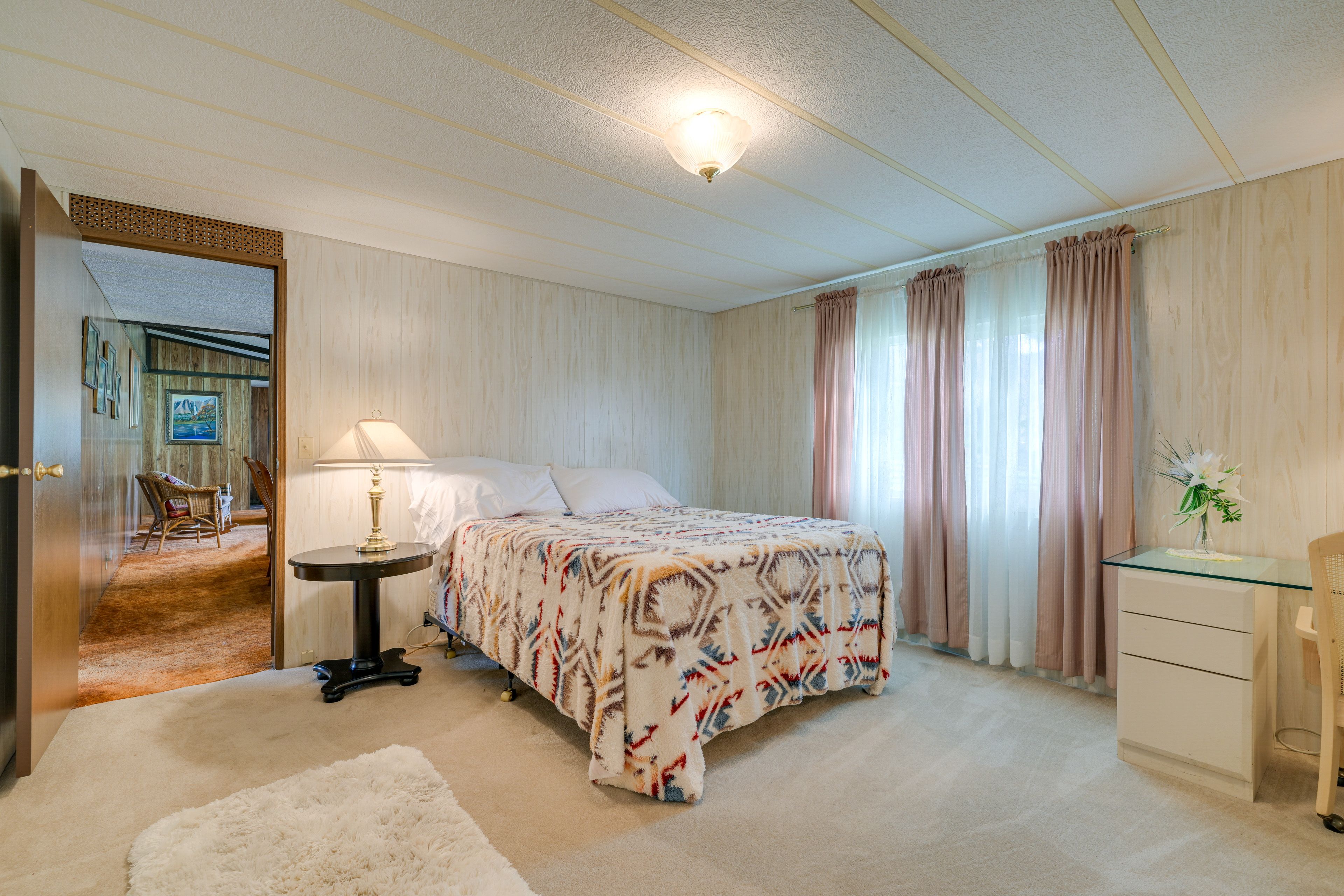 Bedroom 1 | Queen Bed