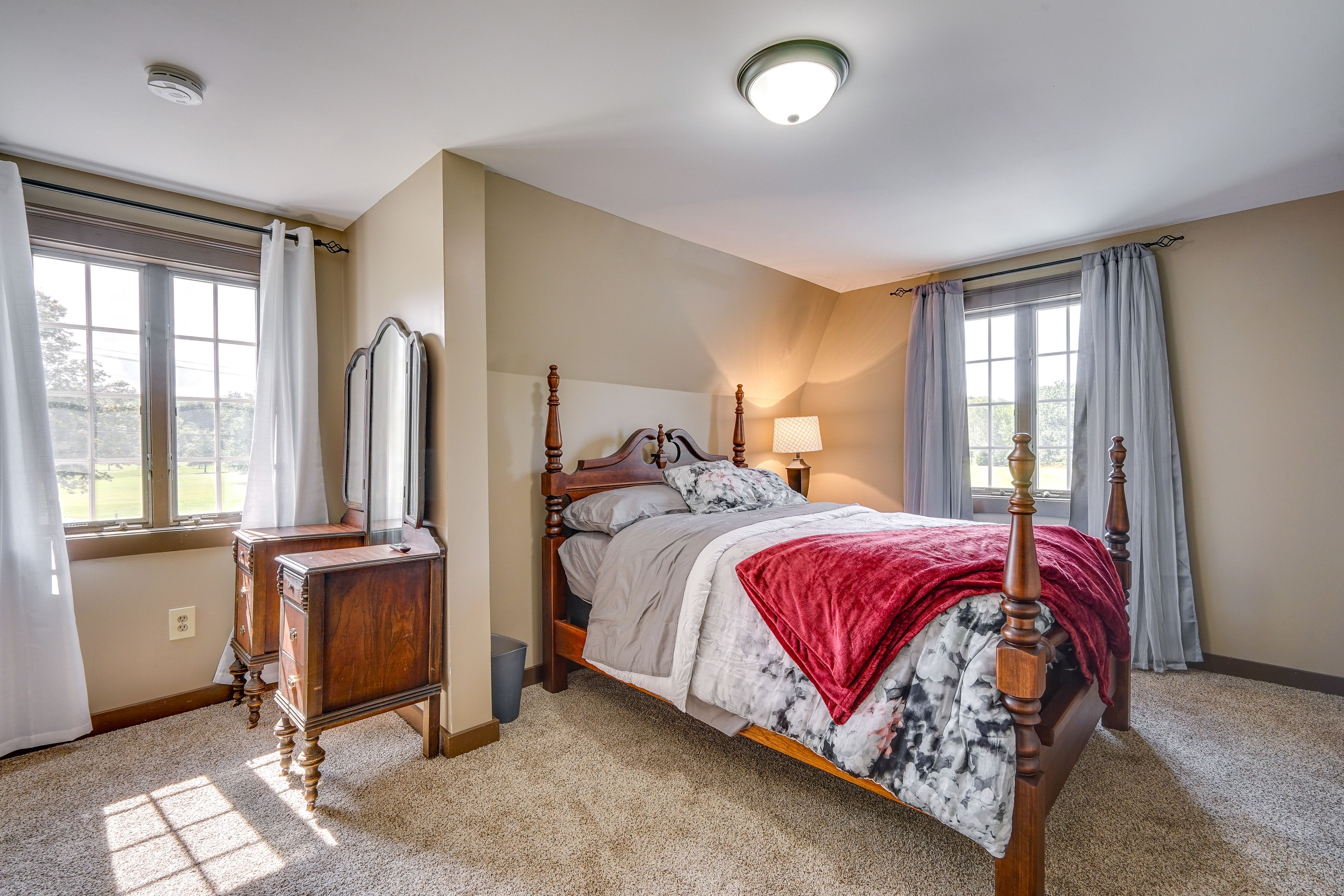 Bedroom 2 | Queen Bed | Smart TV