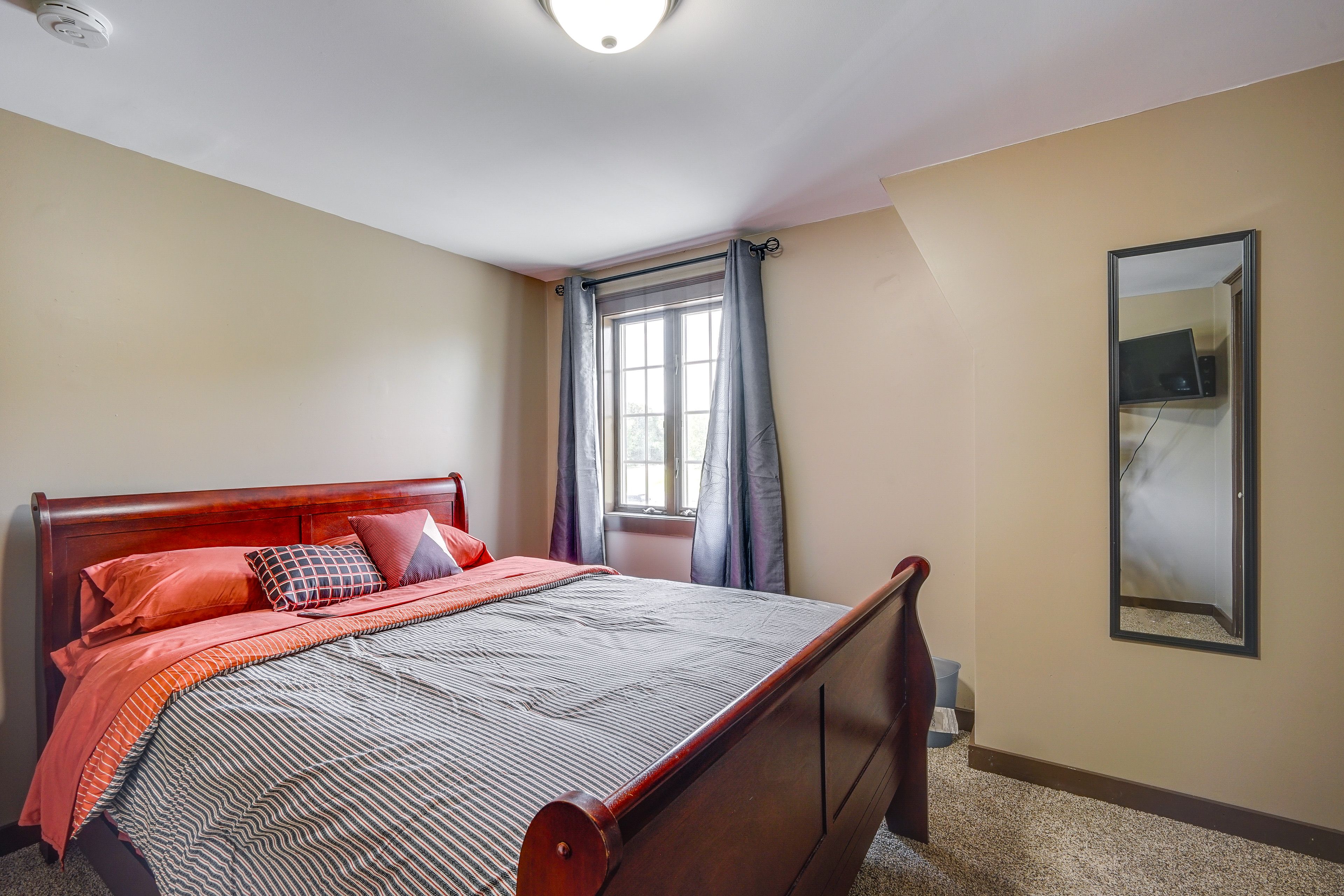 Bedroom 1 | King Bed | Smart TV