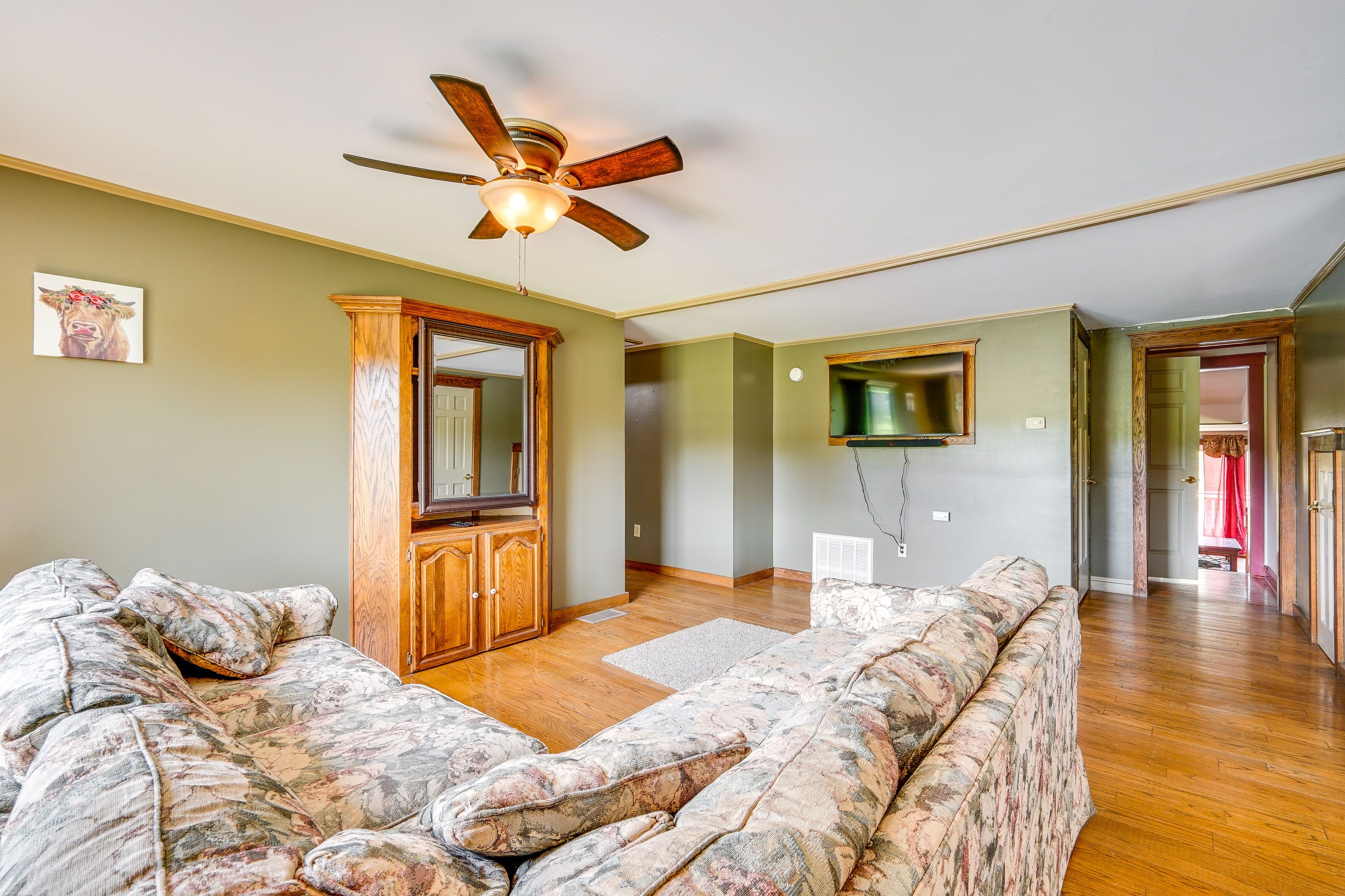 Additional Living Area | Smart TV
