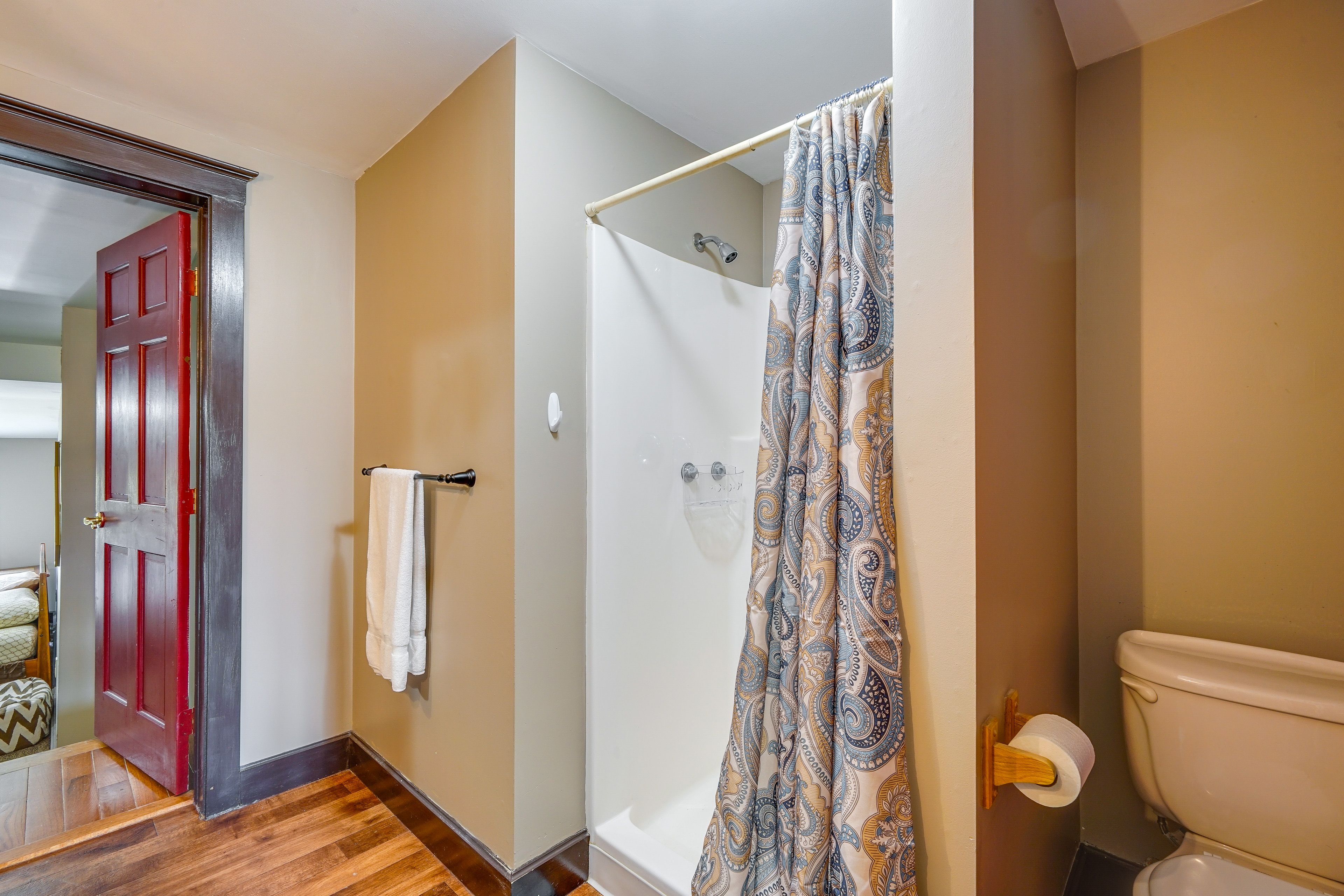 Full Bathroom | Complimentary Toiletries