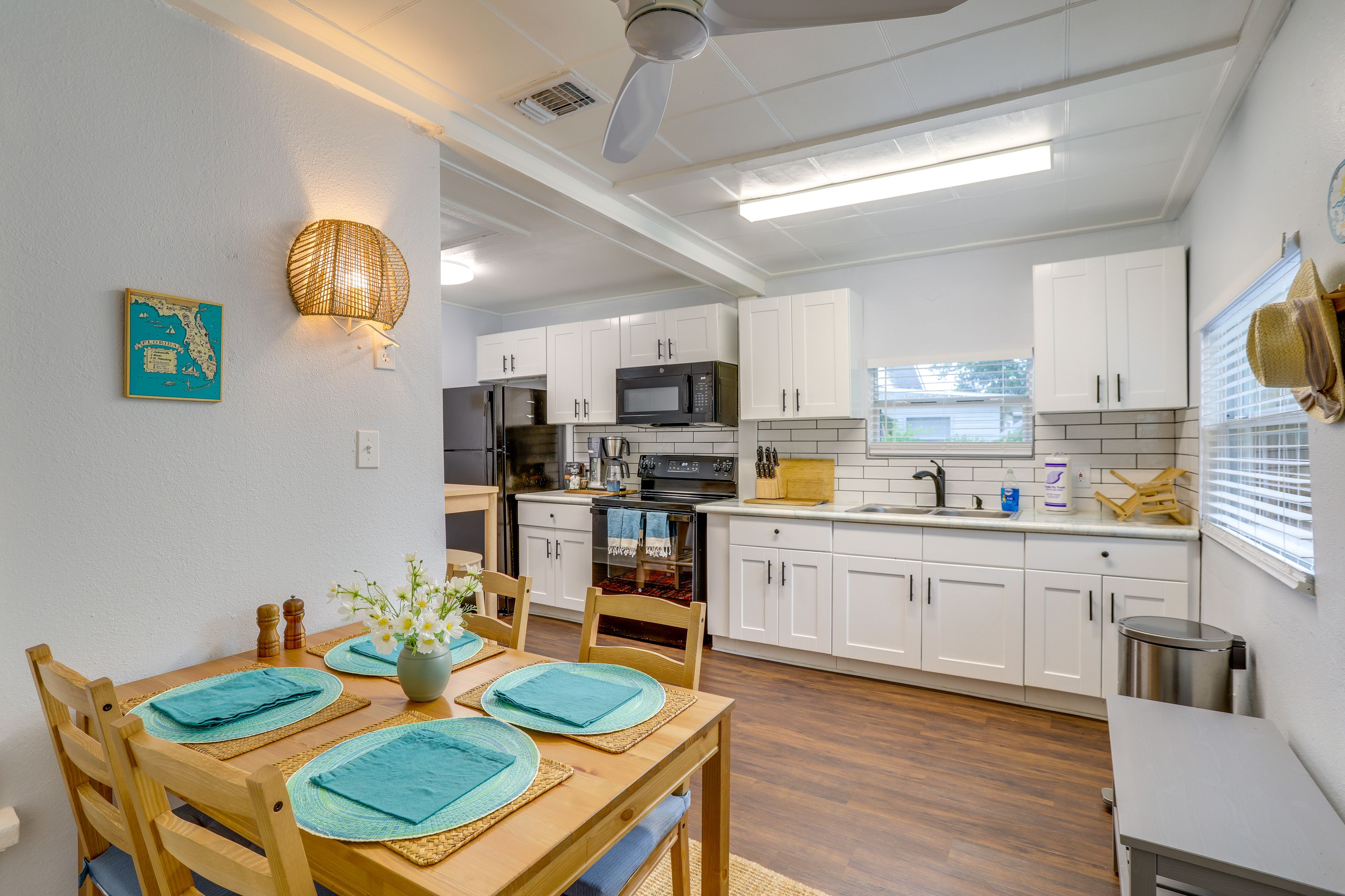 Dining Area | Dishware & Flatware Provided