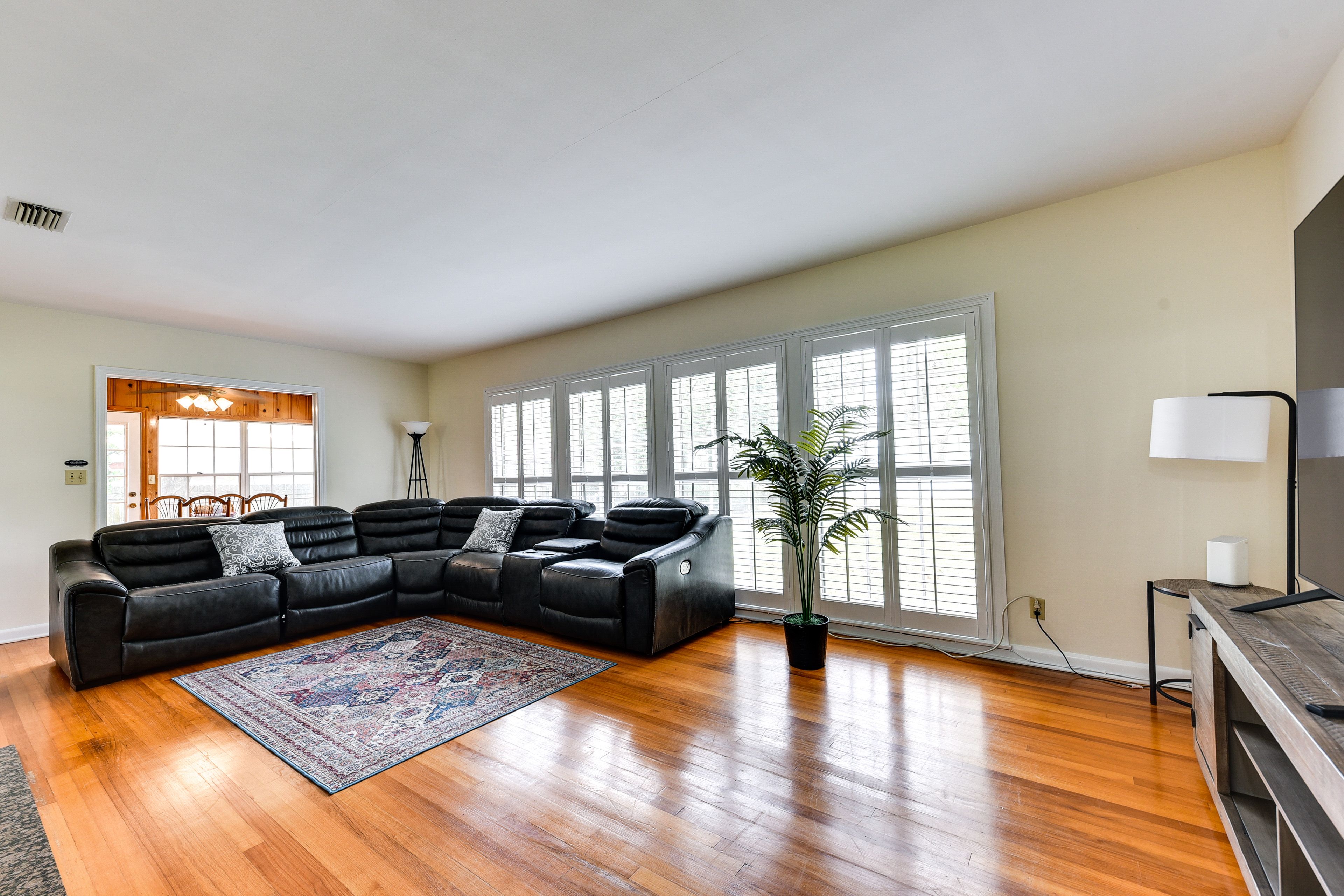 Living Room | Free WiFi | 85" Smart TV | Central A/C & Heating