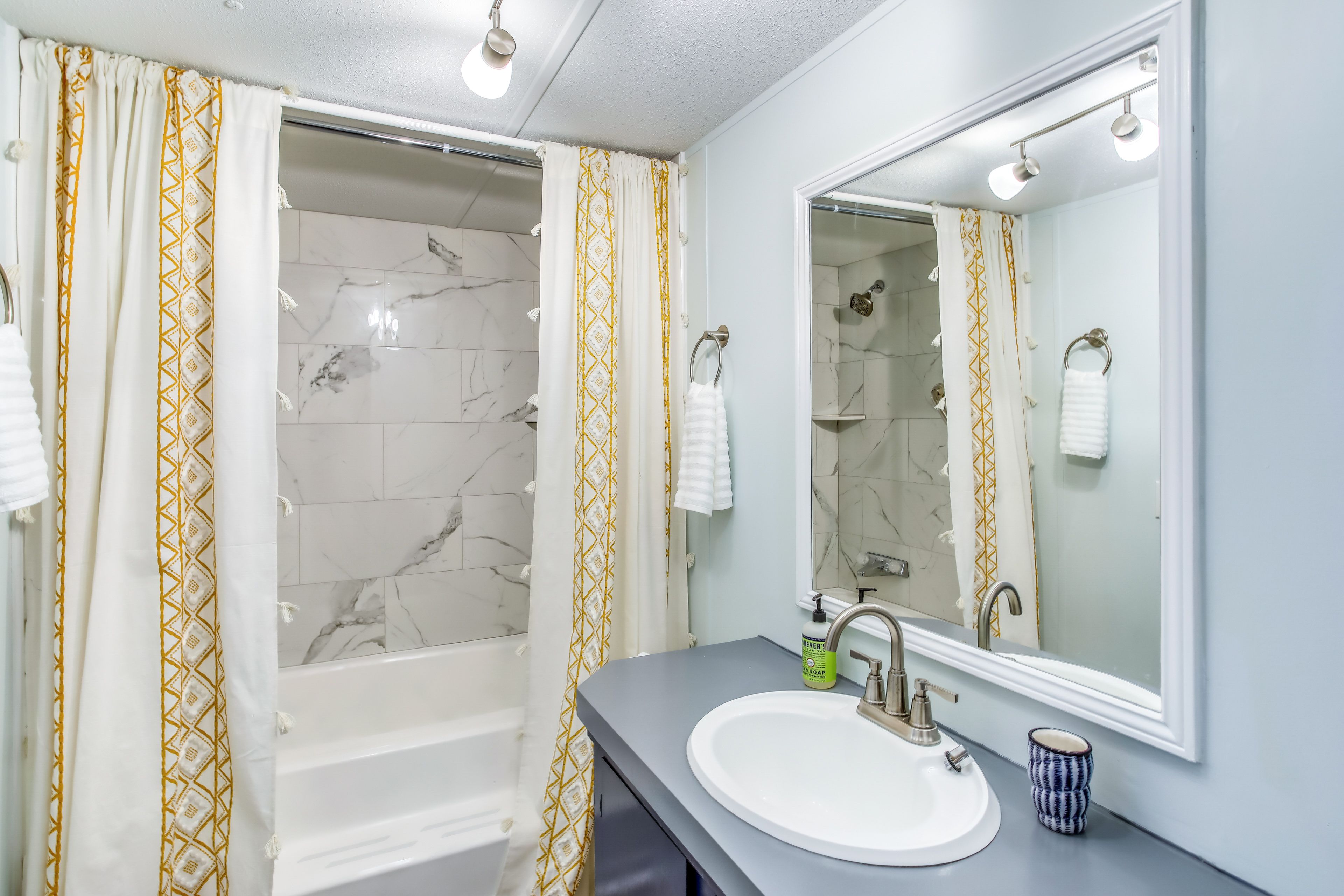 En-Suite Bathroom | Complimentary Toiletries | Hair Dryer