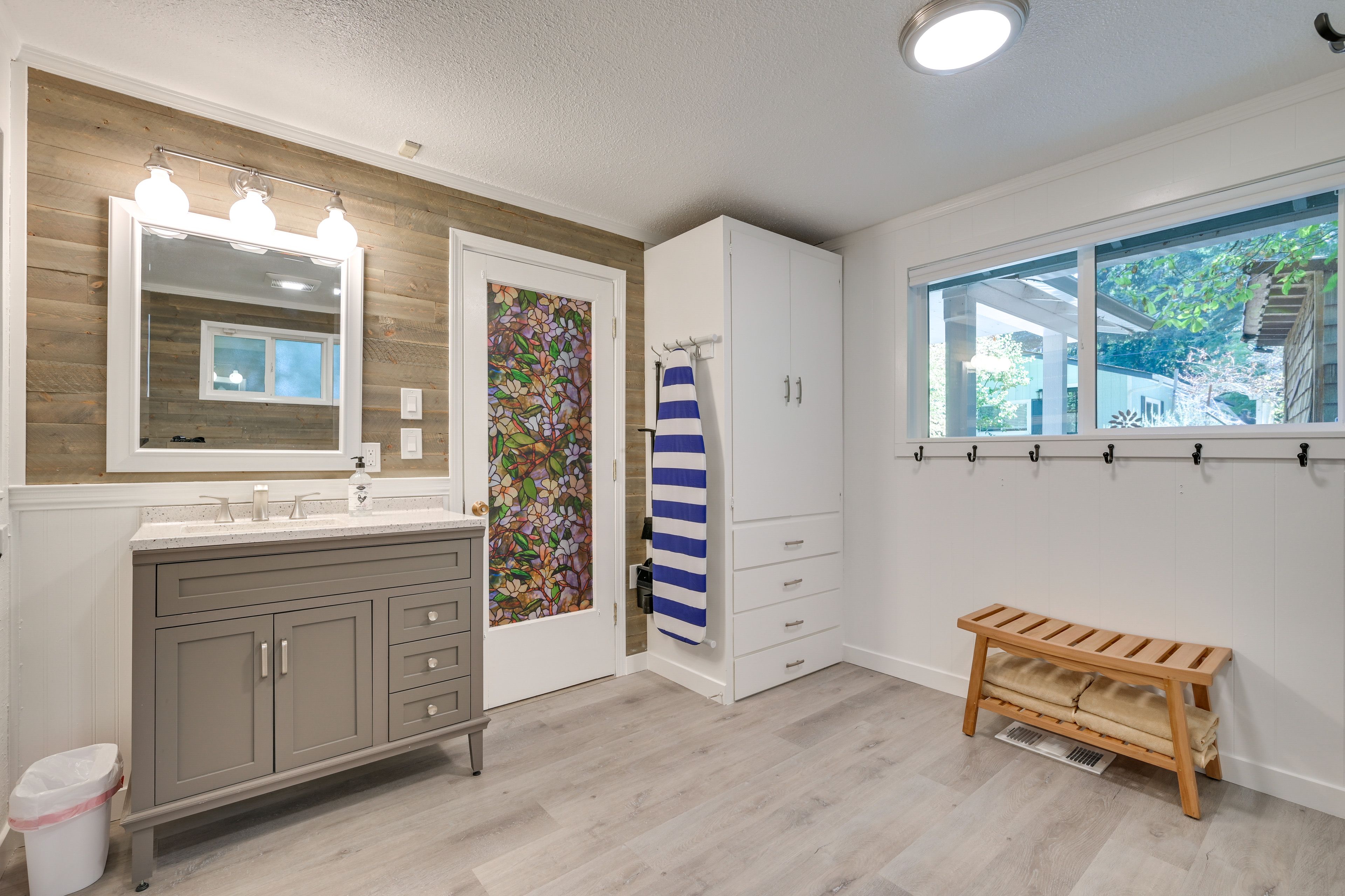 Full Bathroom | Towels Provided | Laundry