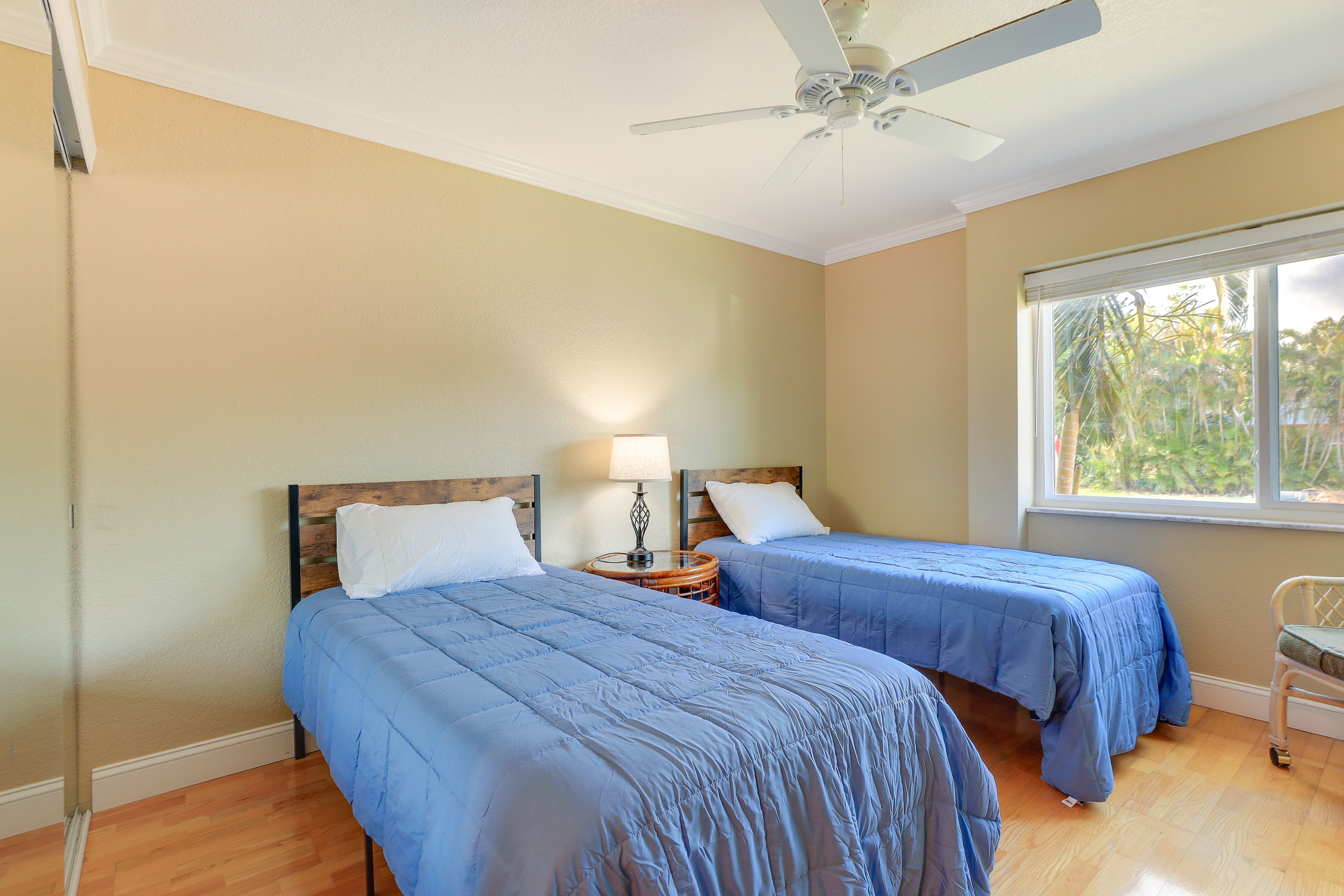 Bedroom 2 | 2 Twin Beds | Flat-Screen TV w/ Cable