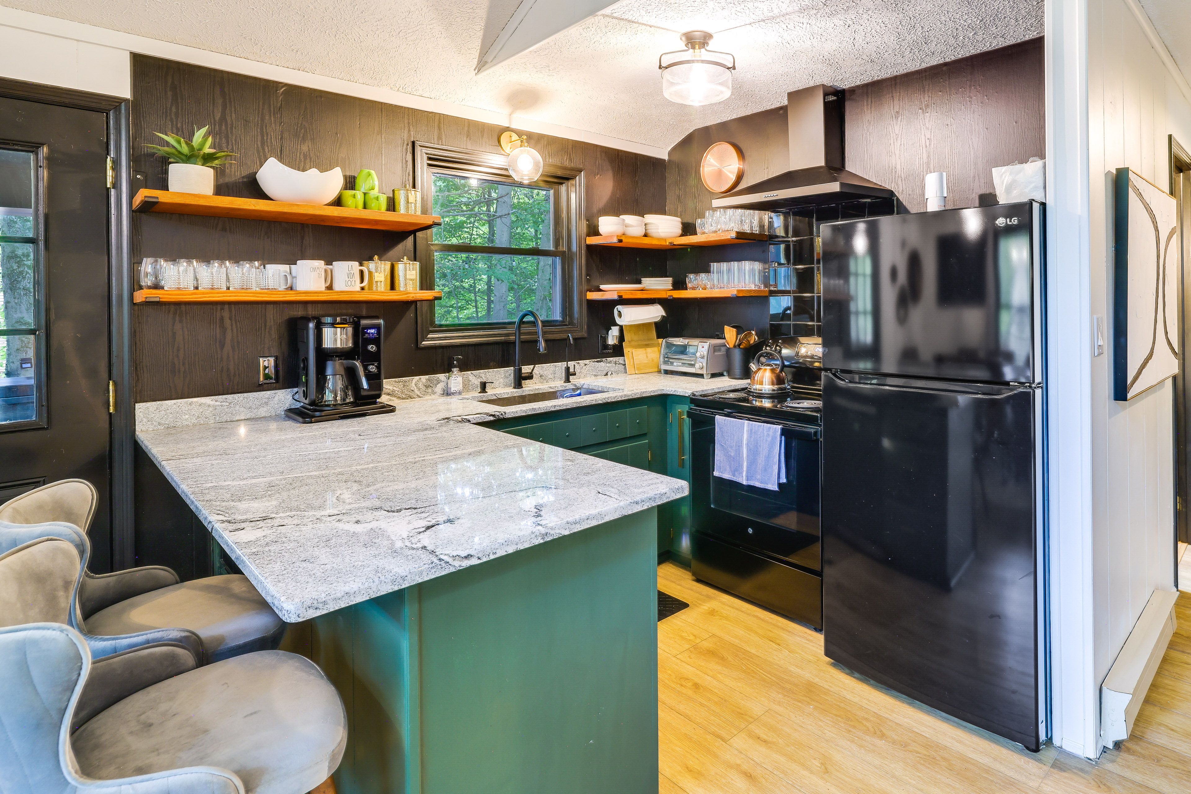 Fully Equipped Kitchen | Cooking Basics | Coffee Maker | Toaster Oven
