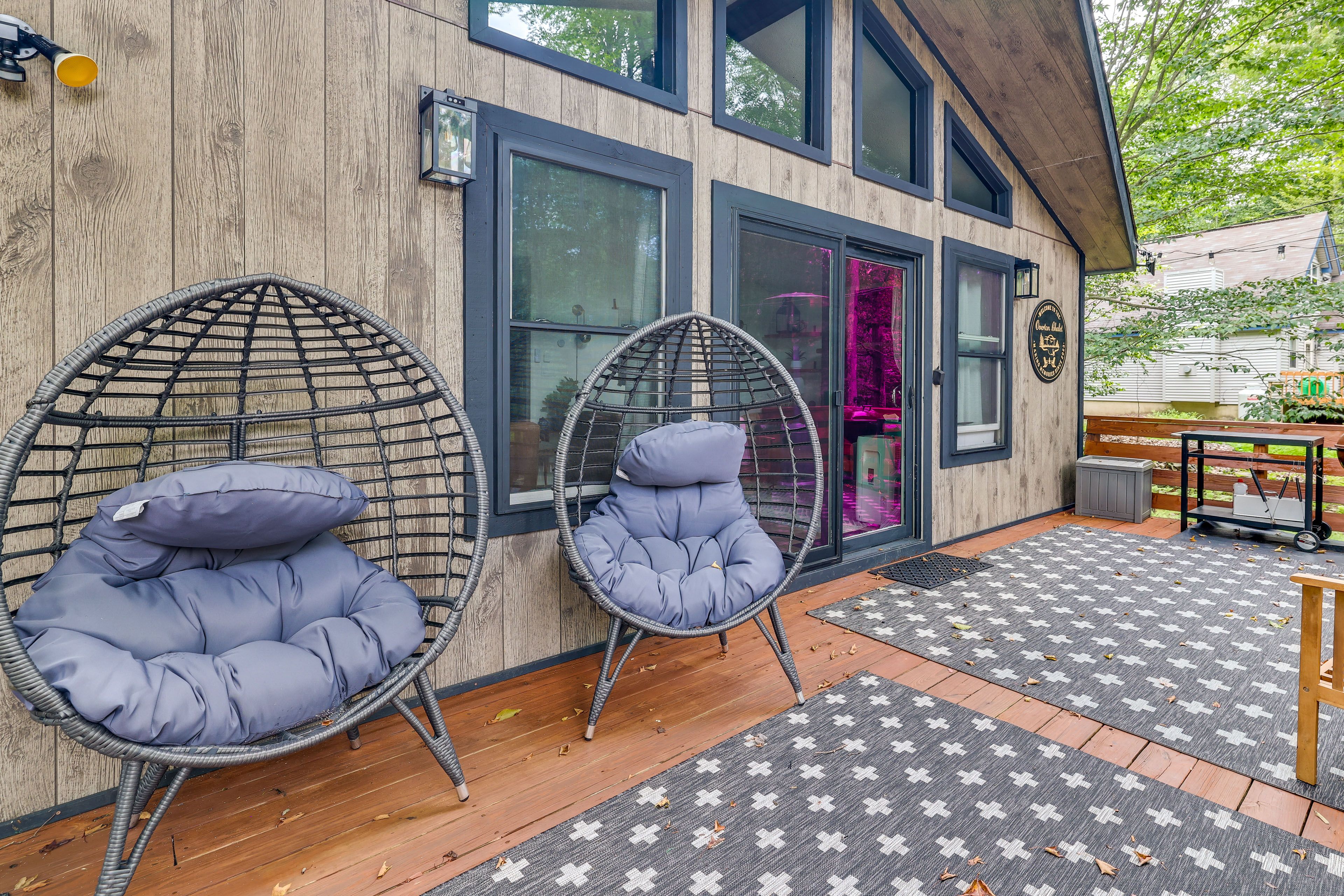 Private Deck | Charcoal Grill | Outdoor Heaters