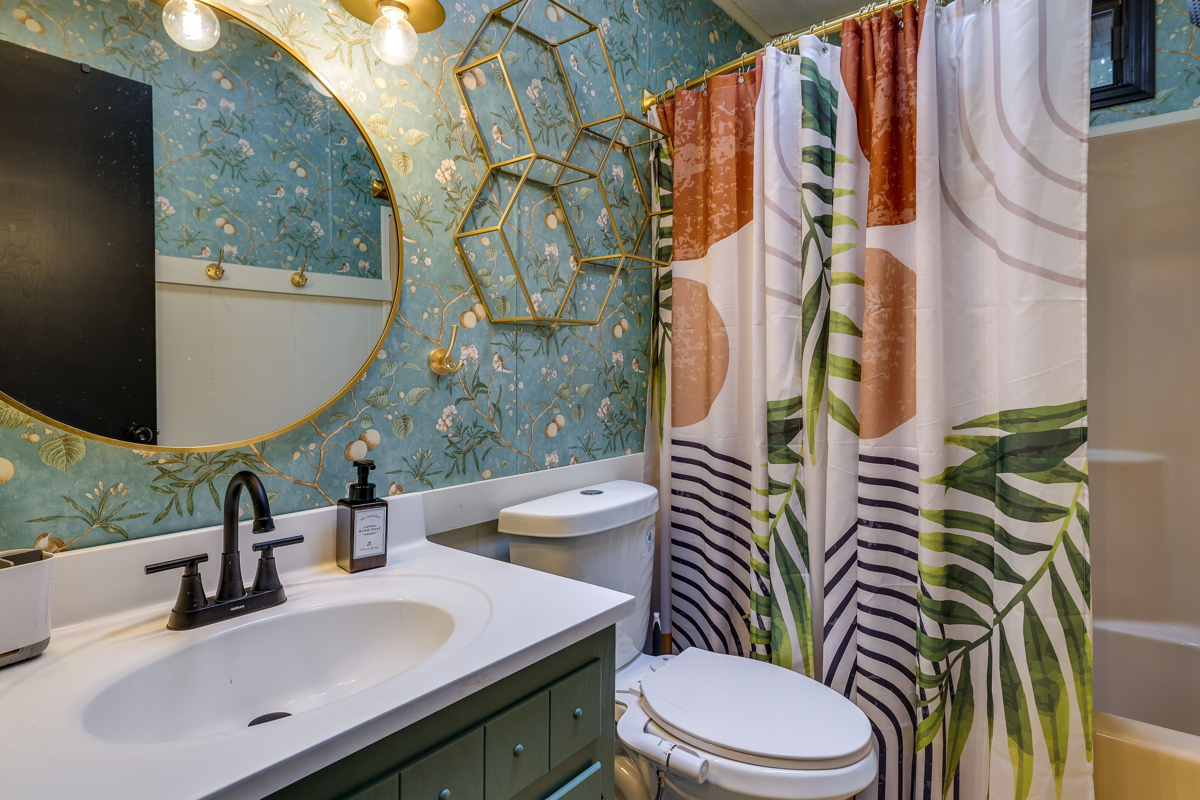 Full Bathroom | Shower/Tub Combo | Linens & Towels Provided