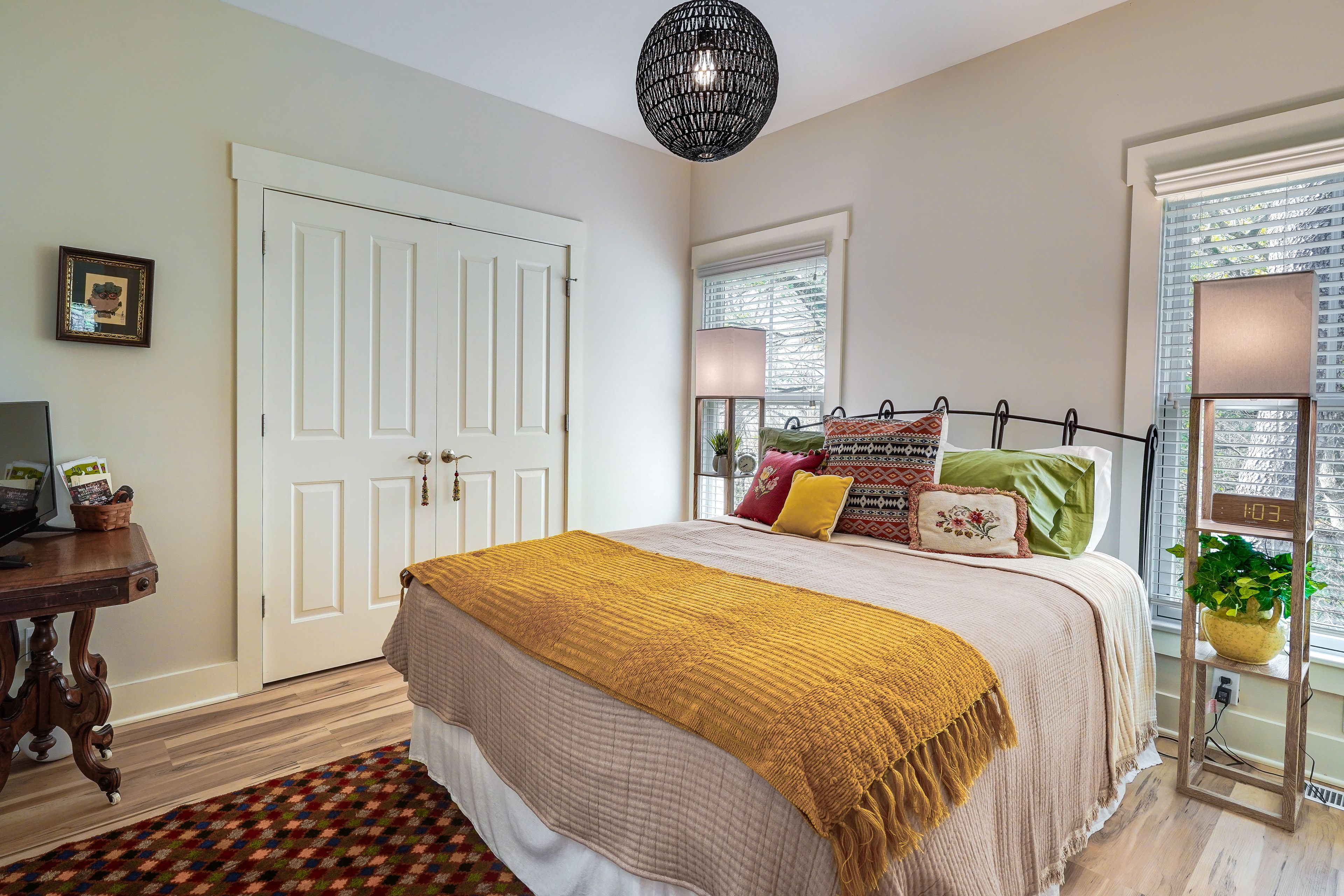 Bedroom | Queen Bed | TV | En-Suite Bathroom