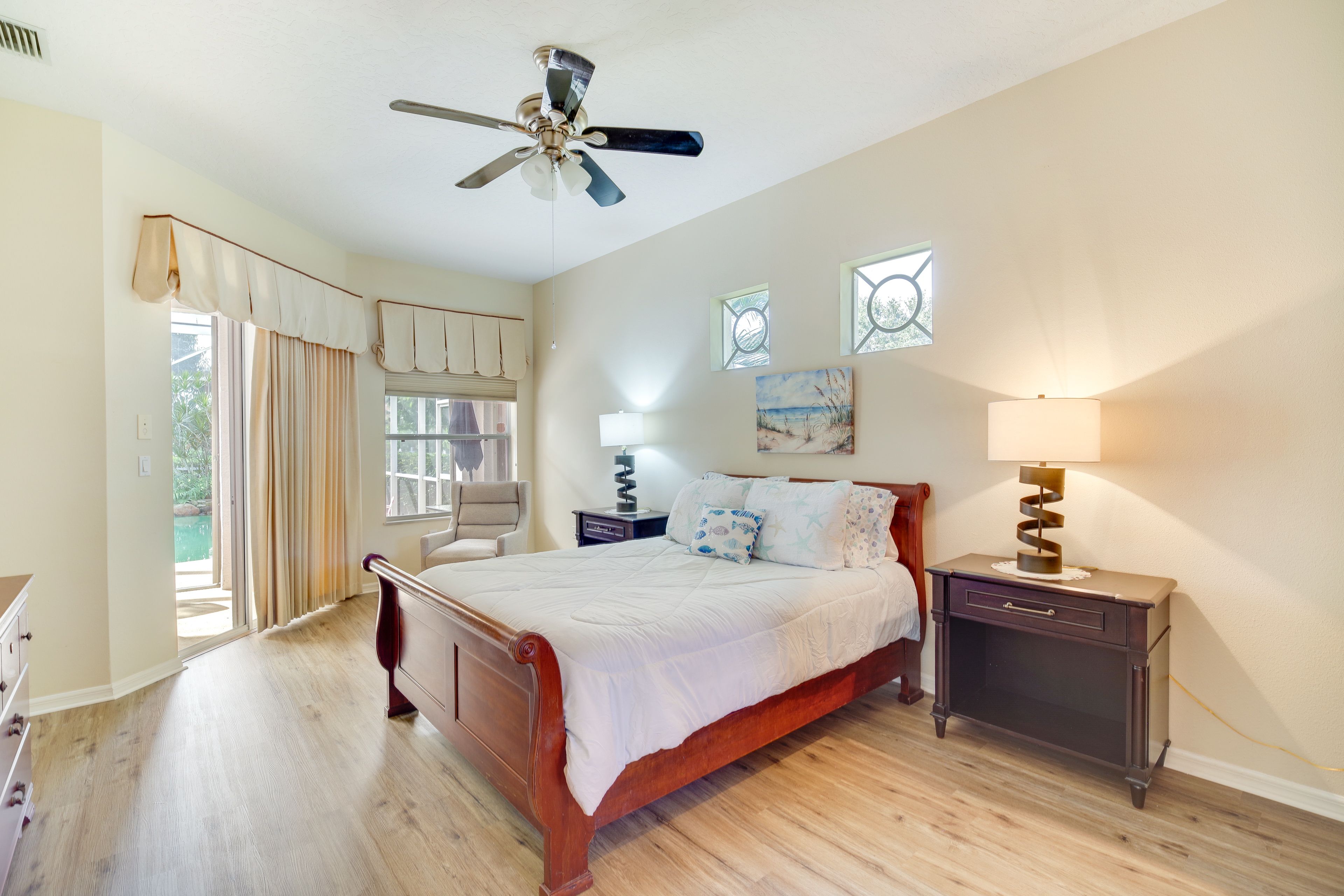 Bedroom 1 | Queen Bed | En-Suite Bathroom