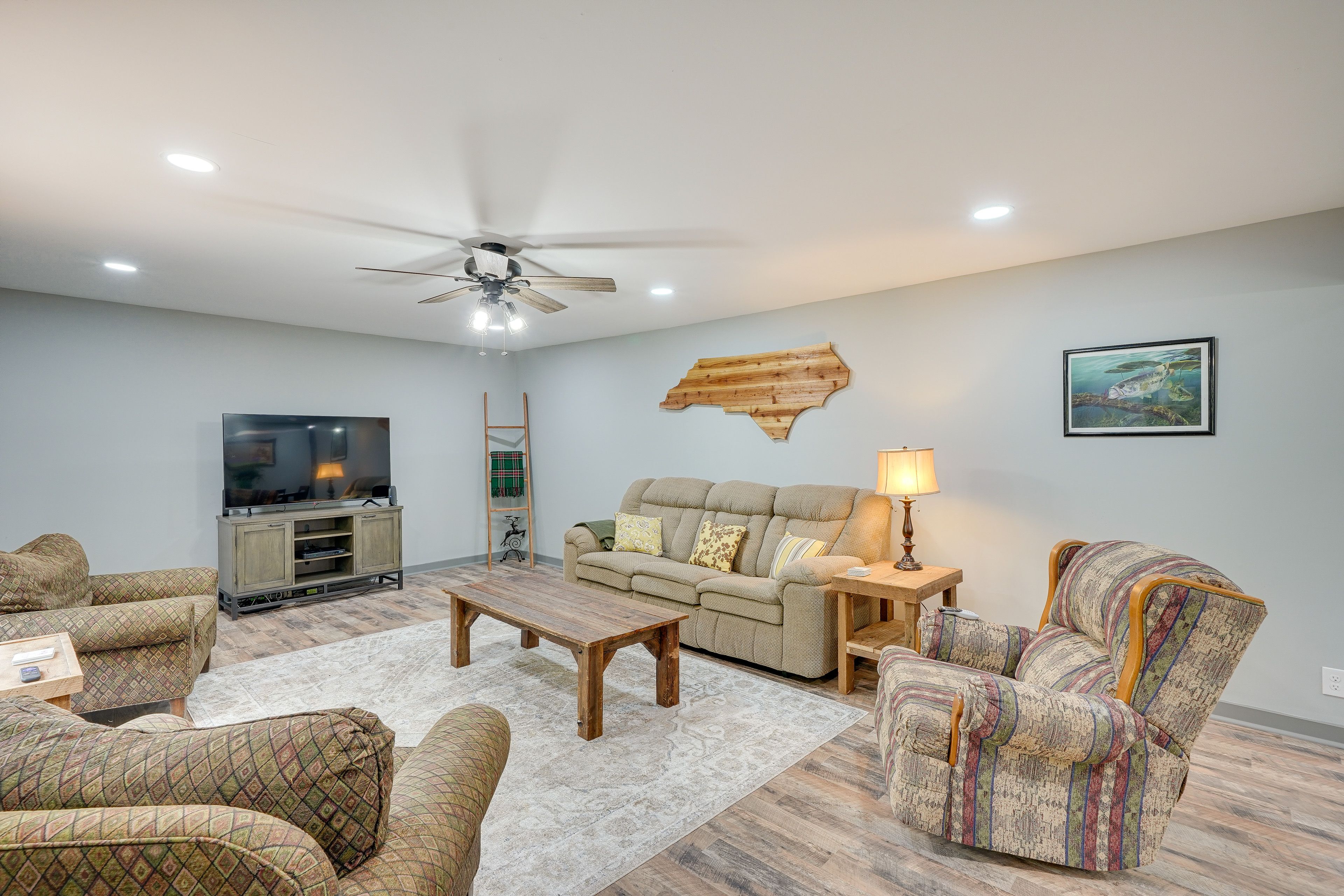 Living Room | Smart TV | Free WiFi