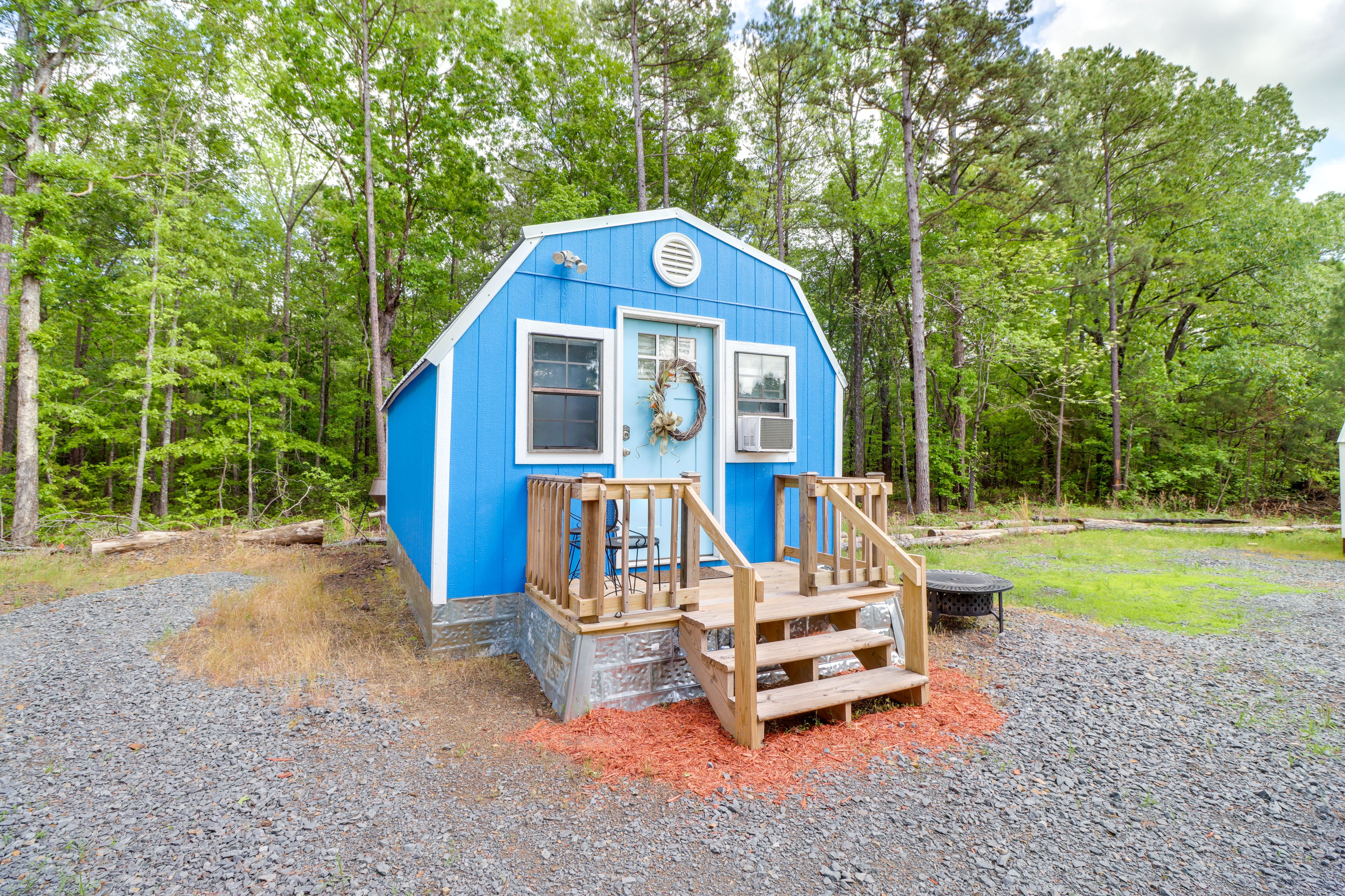 Higden Vacation Rental | Studio | 1BA | Stairs to Enter | 240 Sq Ft