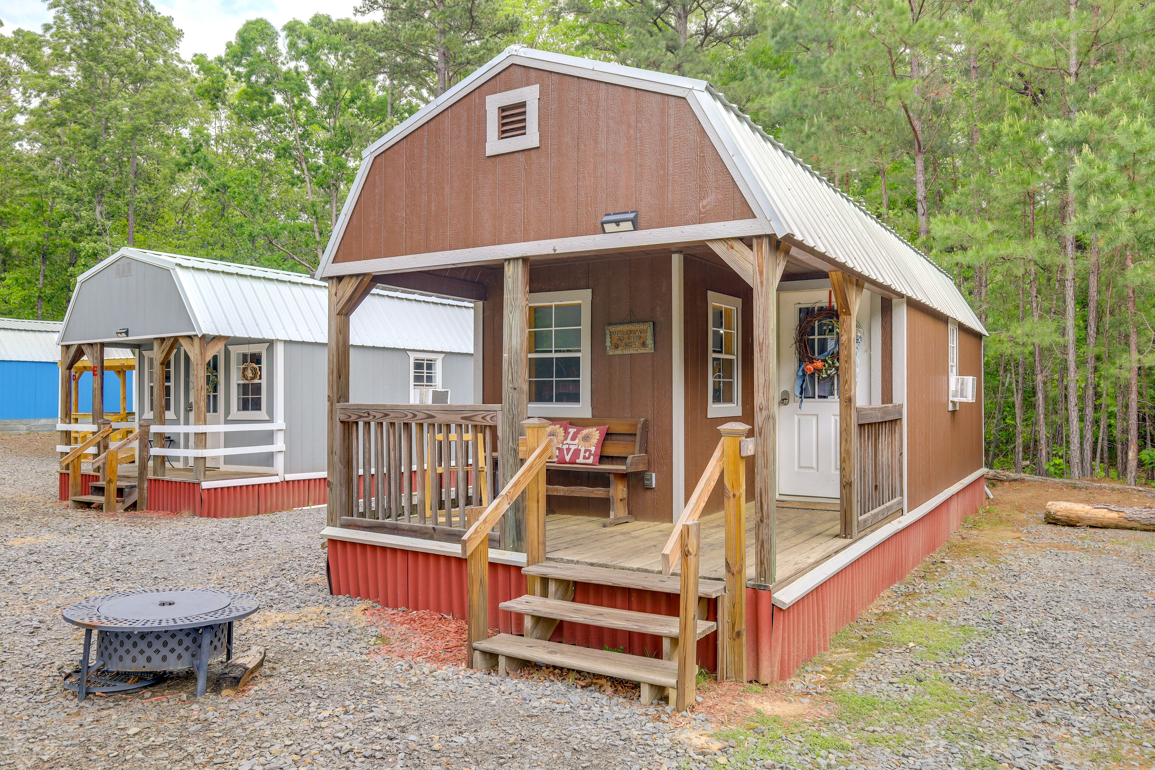 Higden Vacation Rental | Studio | 1BA | Stairs to Enter | 300 Sq Ft