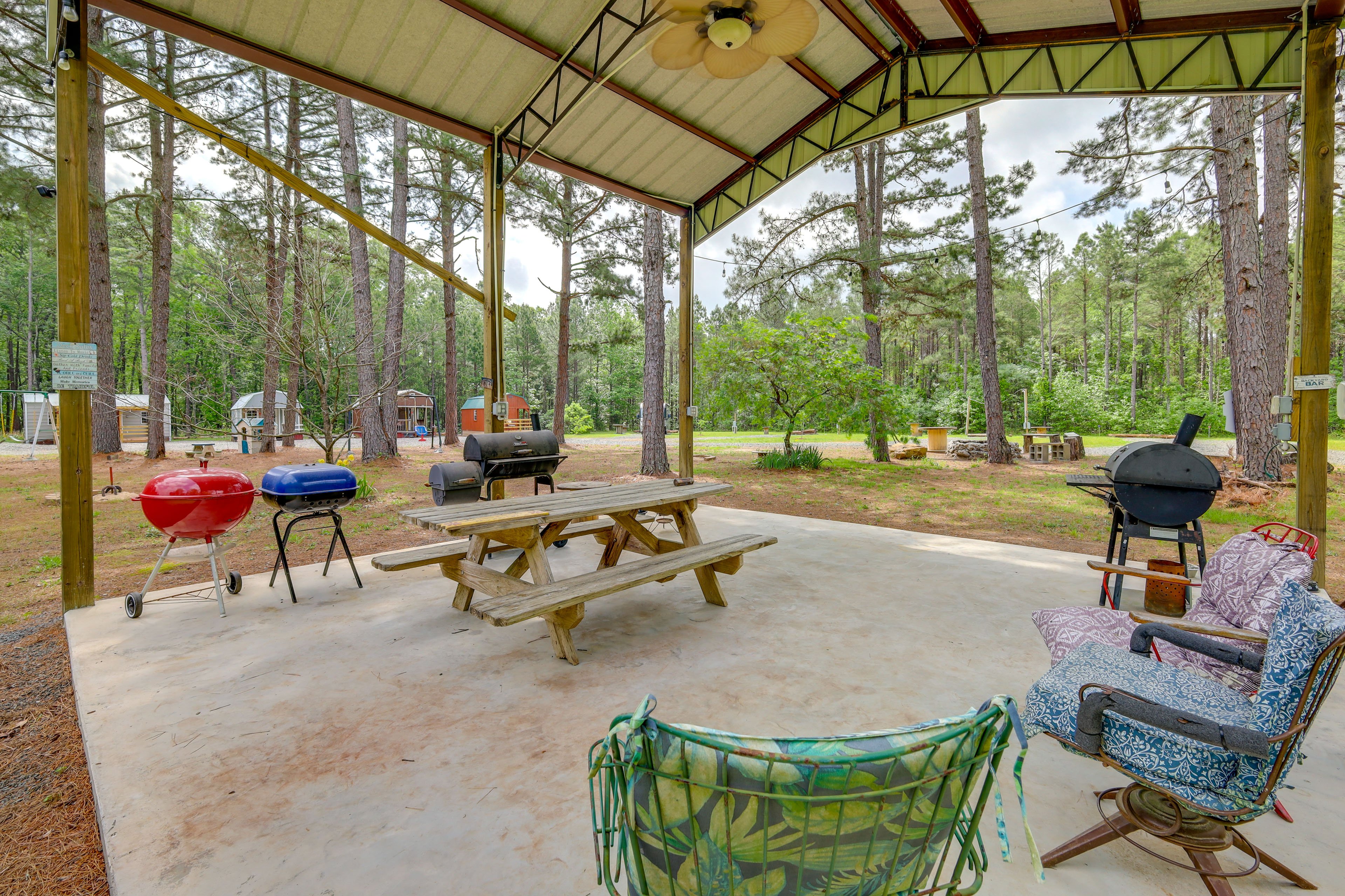 Community Amenities | 10-Acre Grounds | Shared Patio | Grills & Smokers