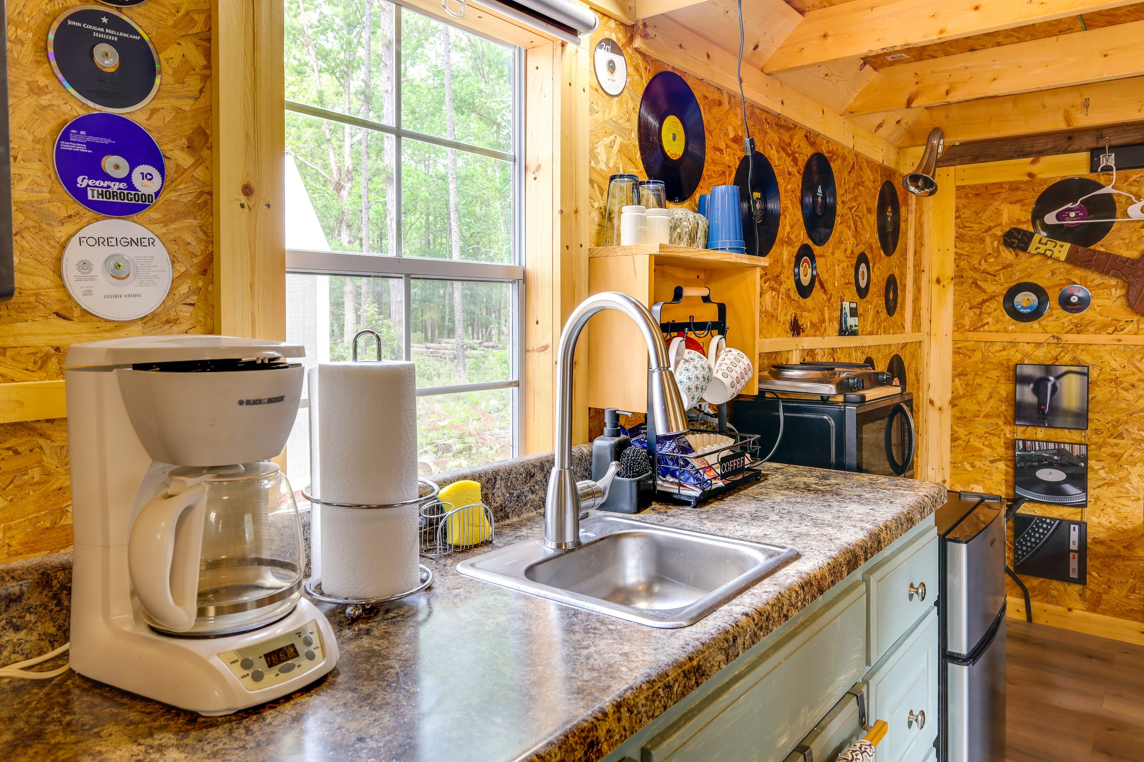 Kitchenette | Hot Plate | Mini Fridge | Coffee Maker