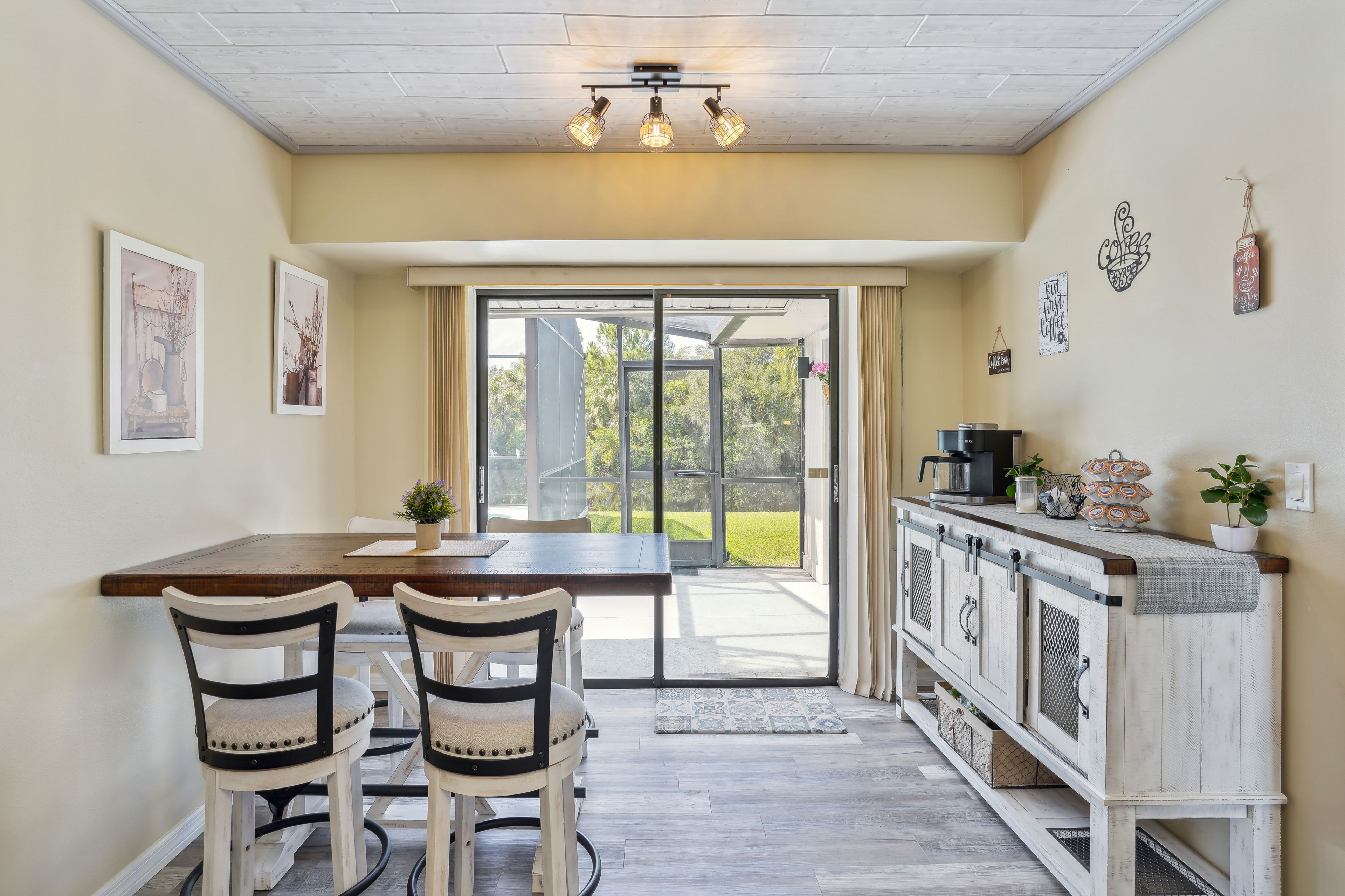 Dining Area 2  | Coffee Bar