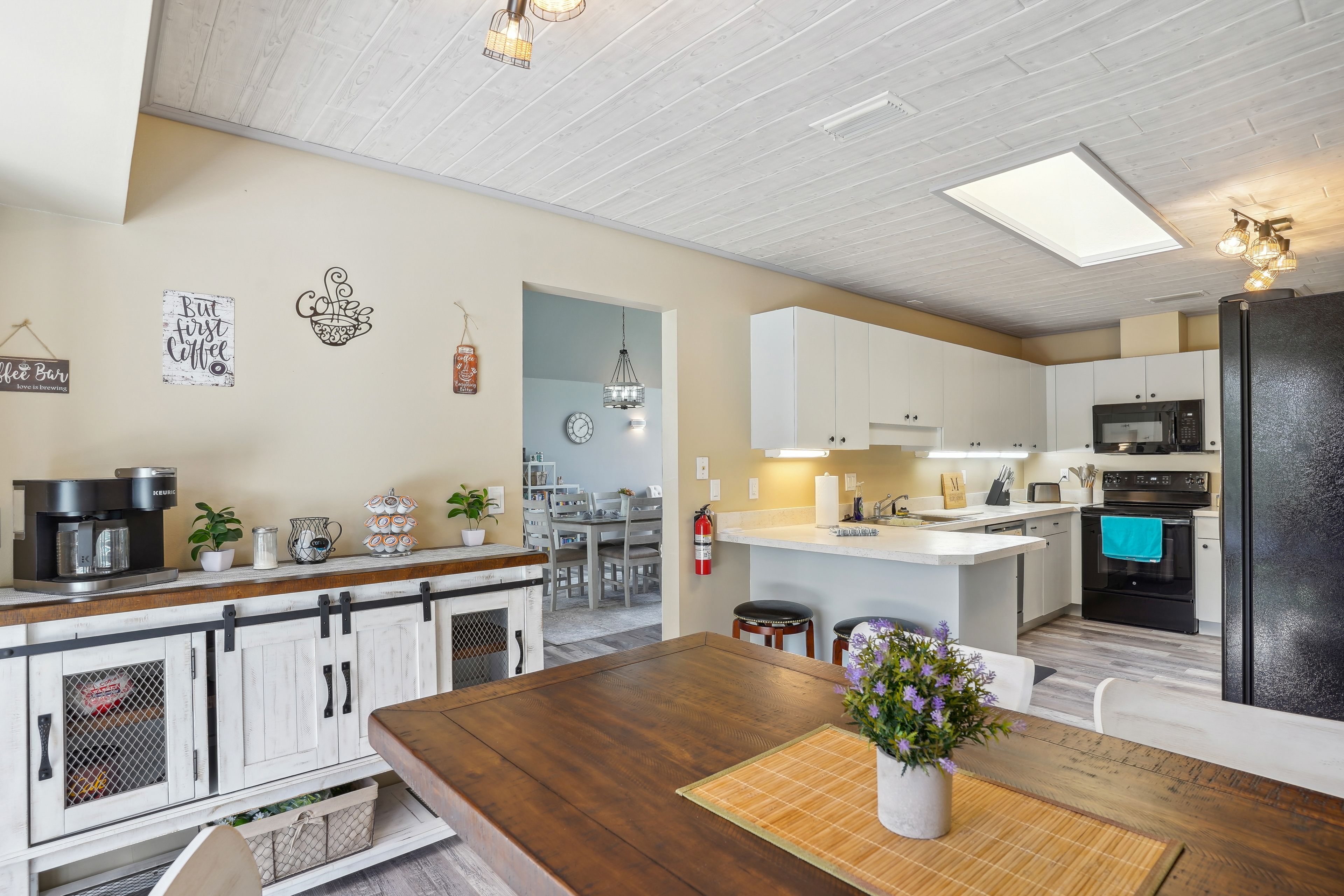 Kitchen | Refrigerator | Dishwasher