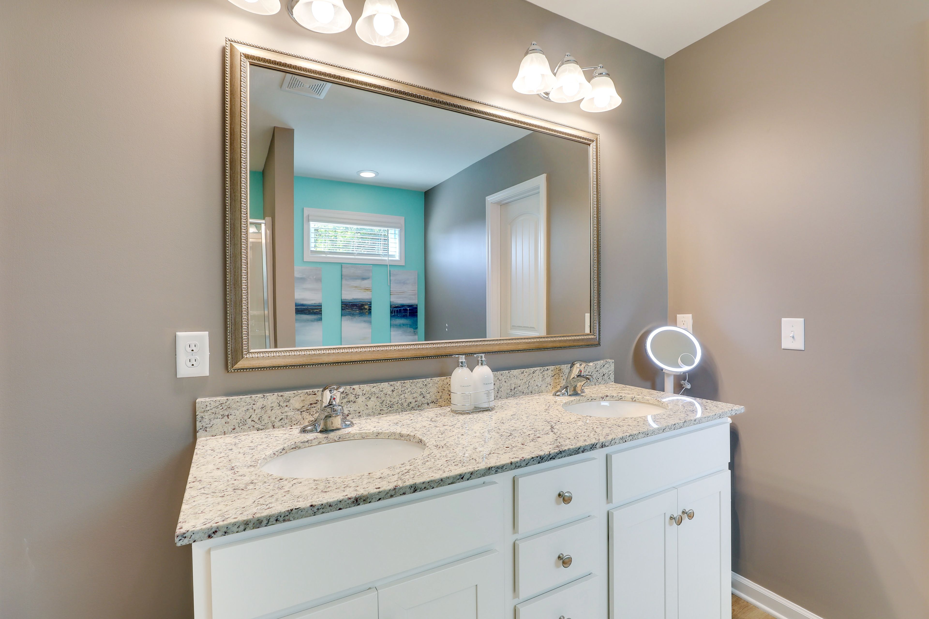En-Suite Bathroom | Towels Provided | Complimentary Toiletries