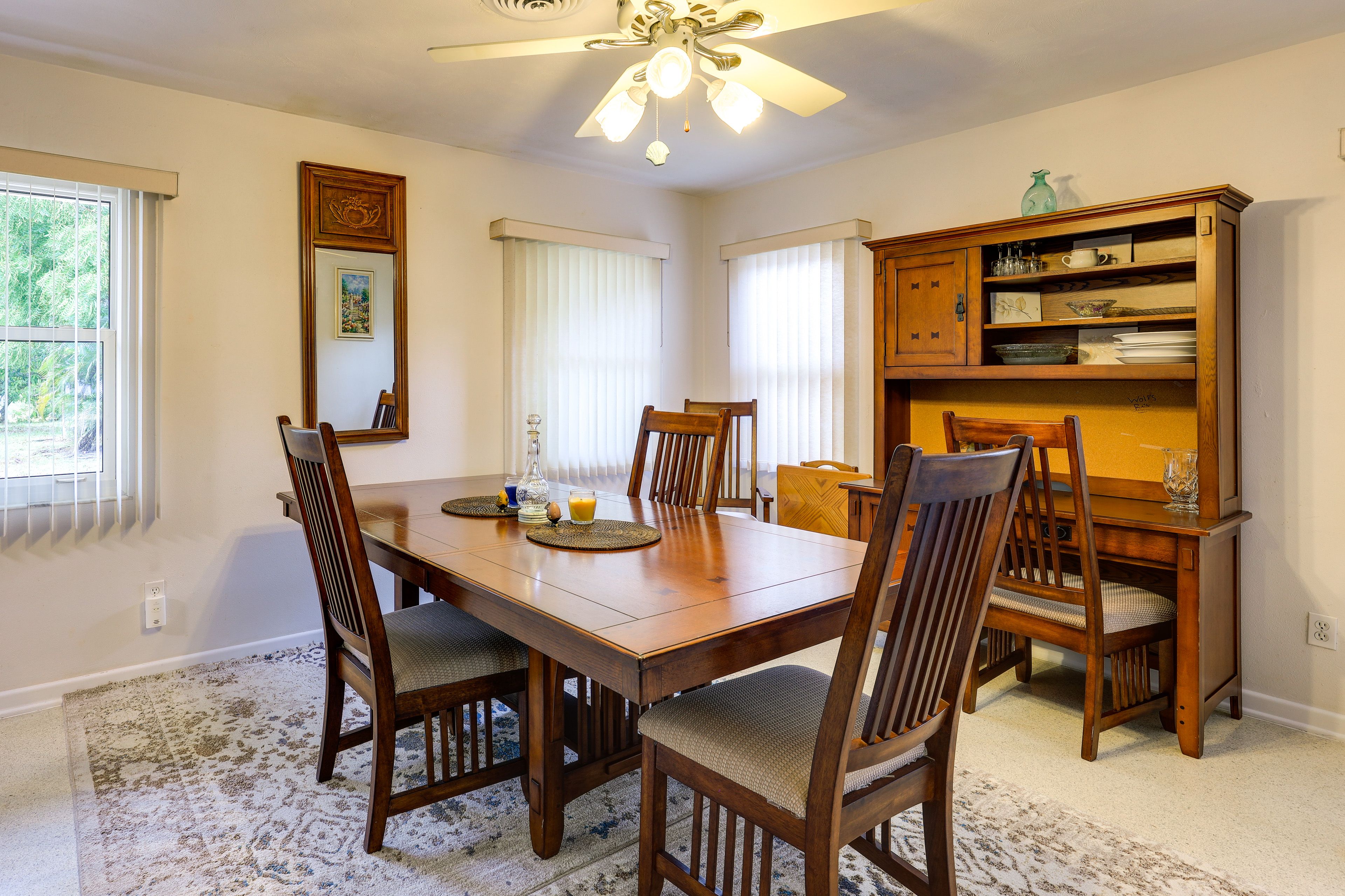 Dining Area | Dishware/Flatware Provided