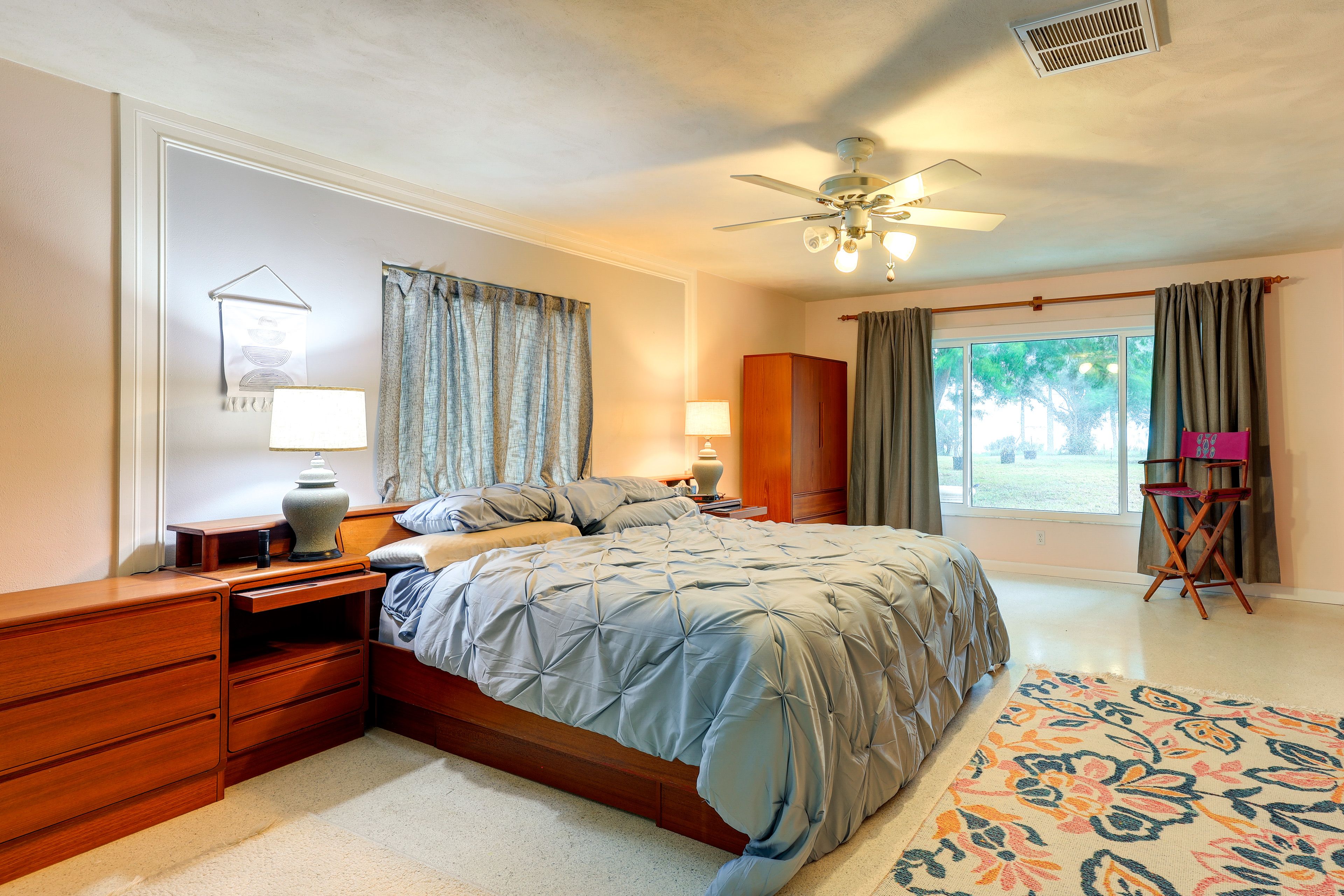 Bedroom 1 | King Bed | Linens Provided
