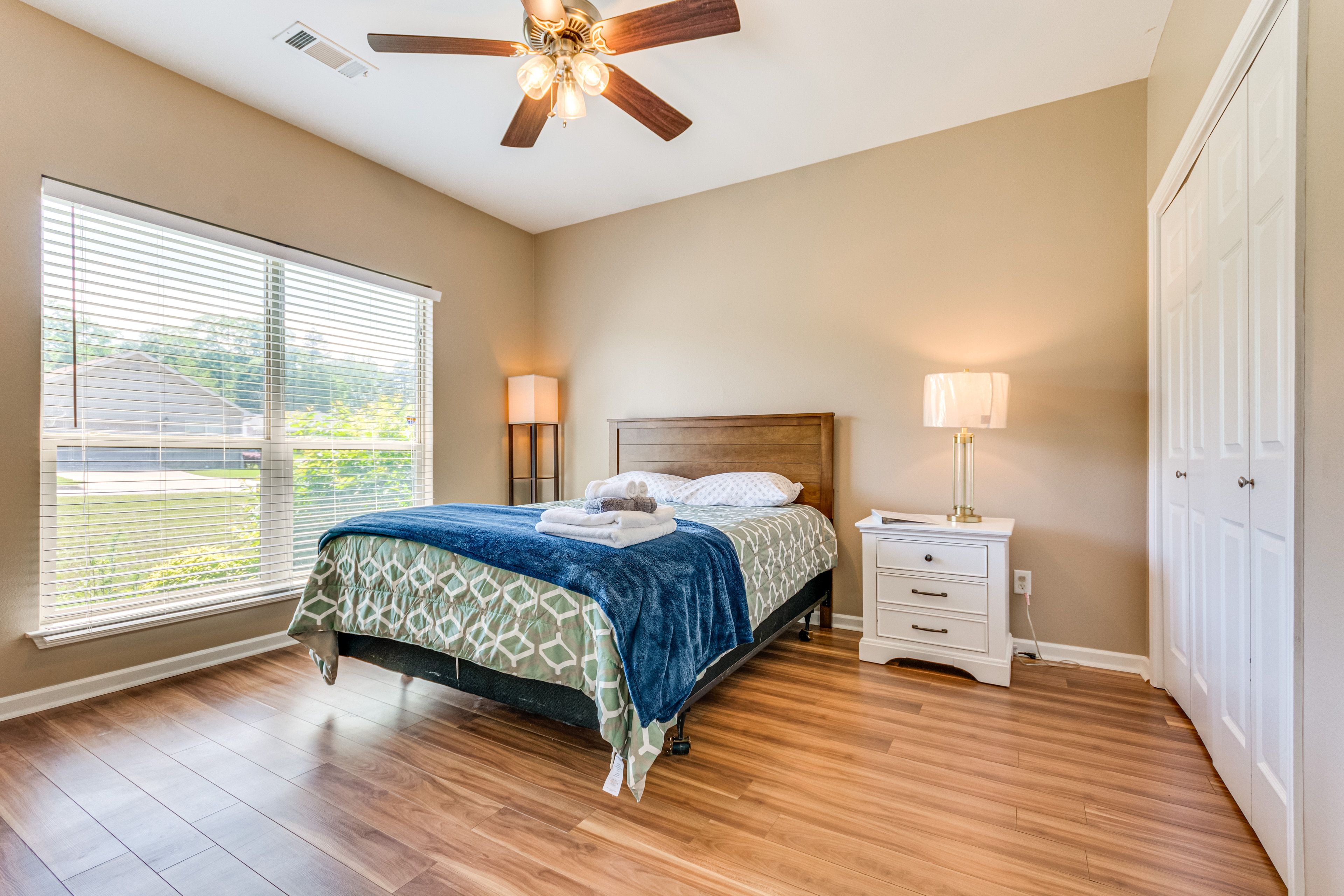 Bedroom 2 | Queen Bed