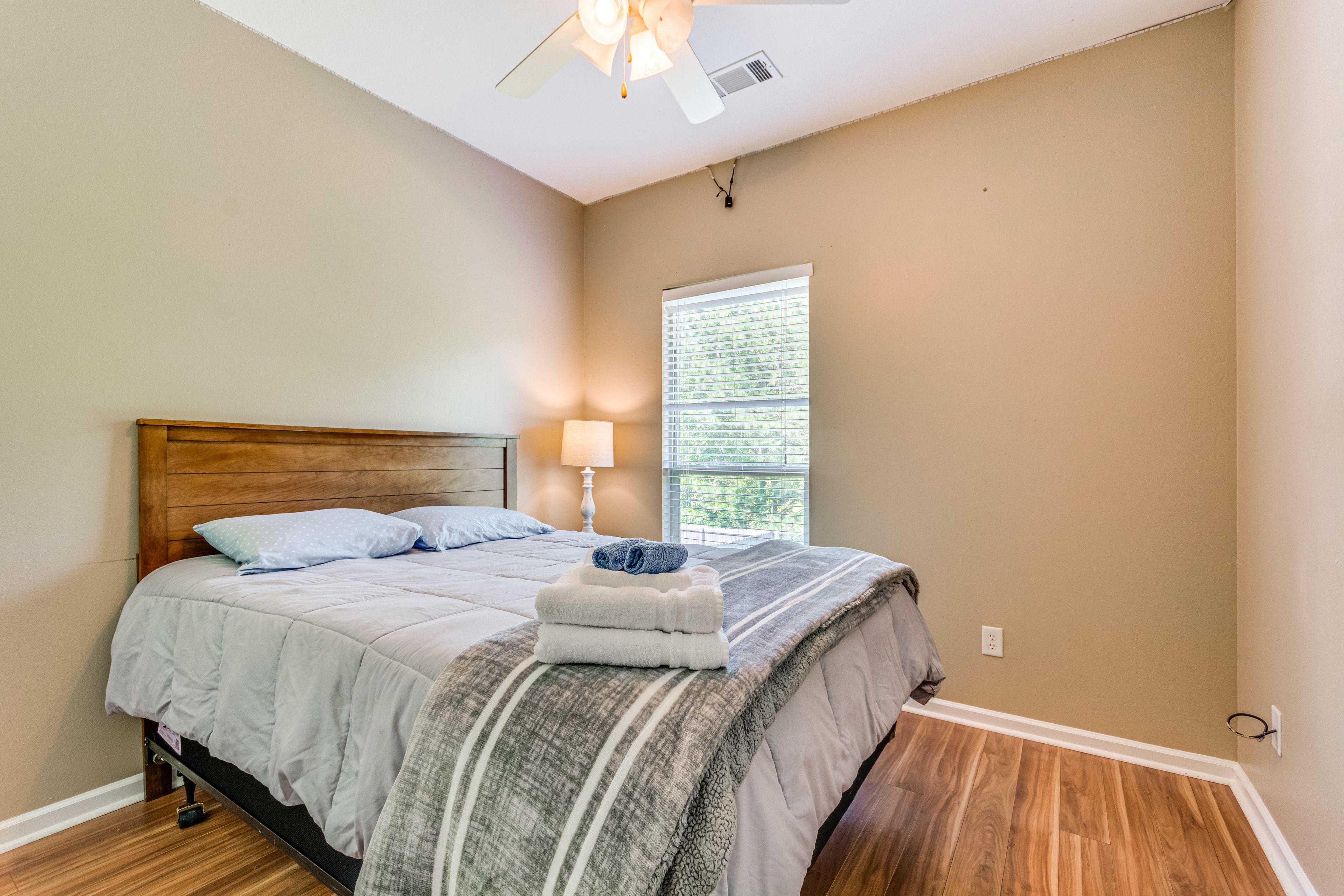 Bedroom 3 | Queen Bed